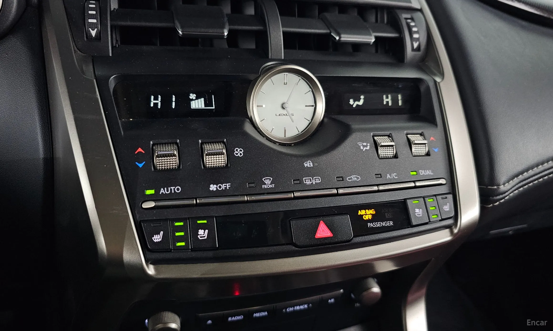 Lexus NX300h превью 17