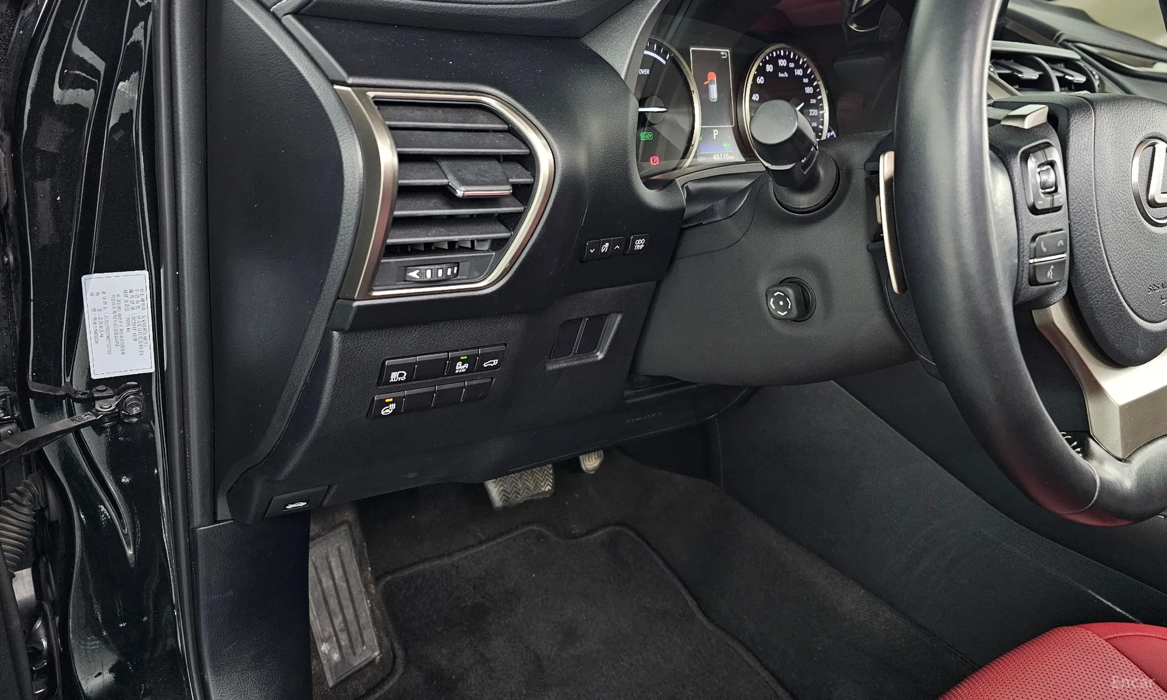 Lexus NX300h превью 18