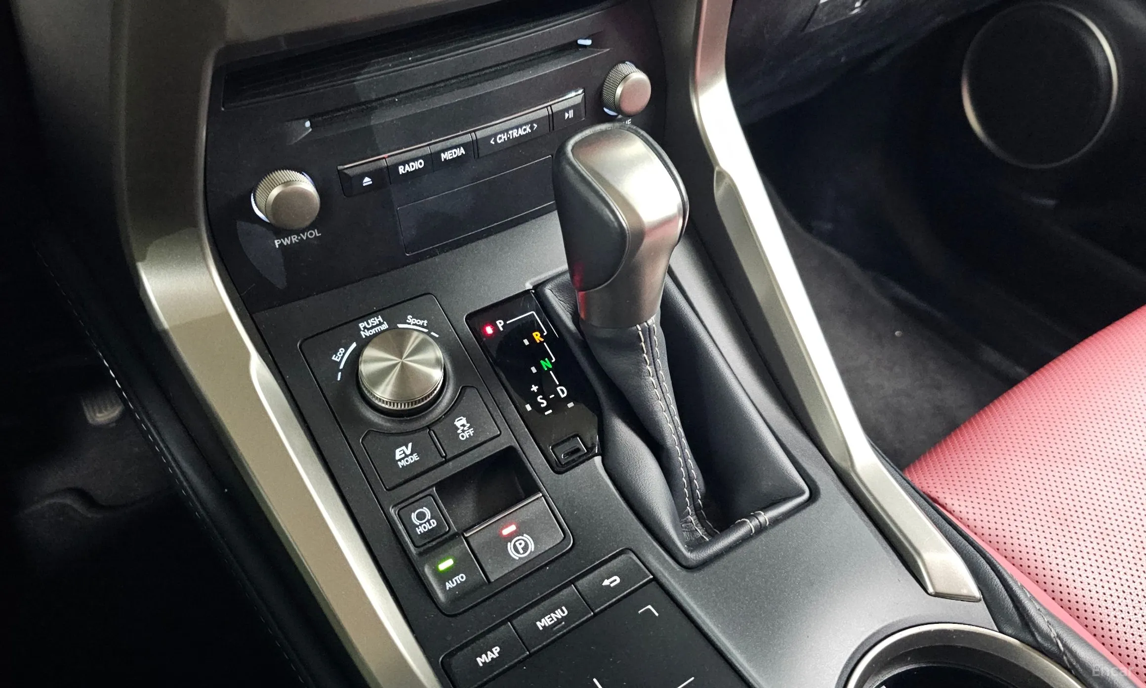 Lexus NX300h превью 9