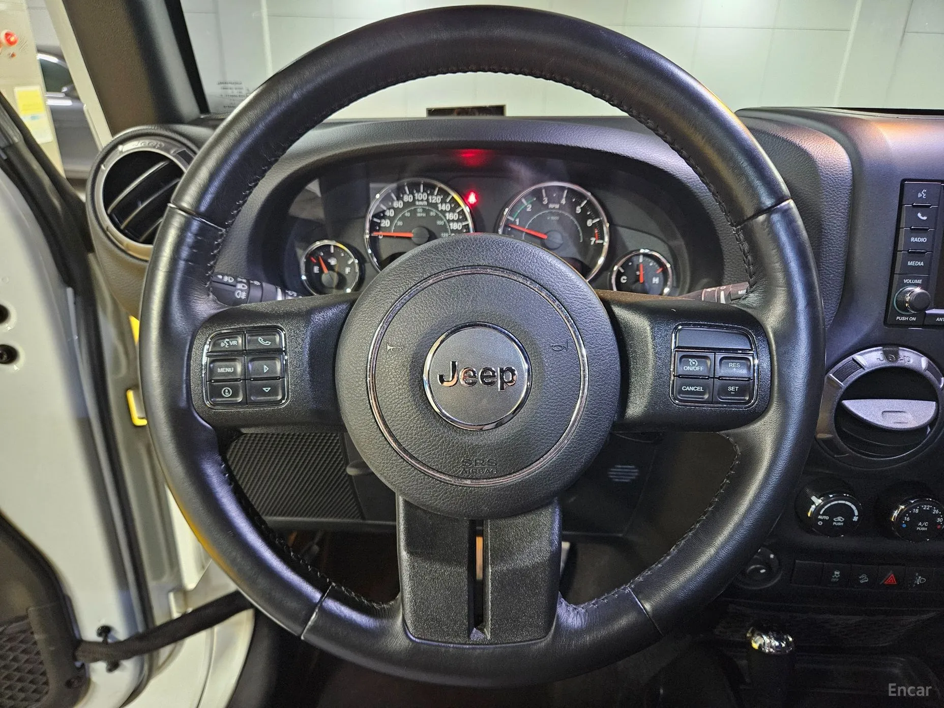 Jeep Wrangler (JK) превью 13