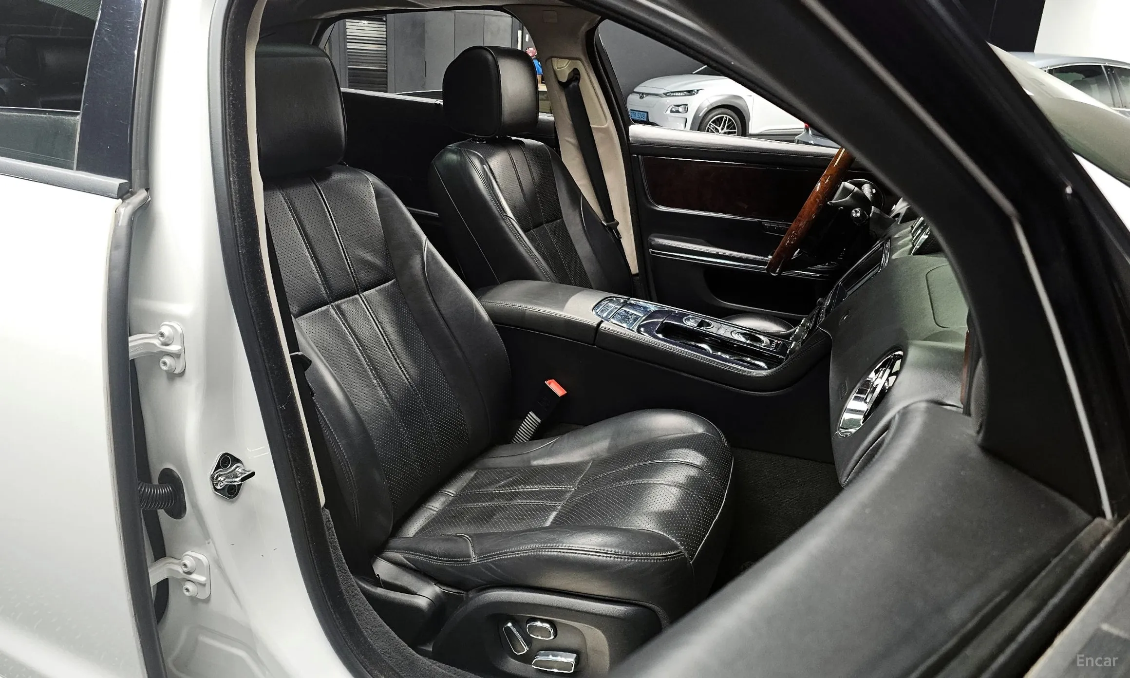 Jaguar All New XJ превью 10