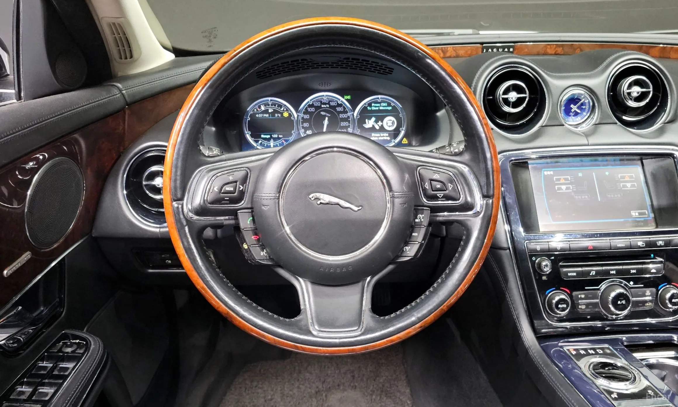 Jaguar All New XJ превью 13