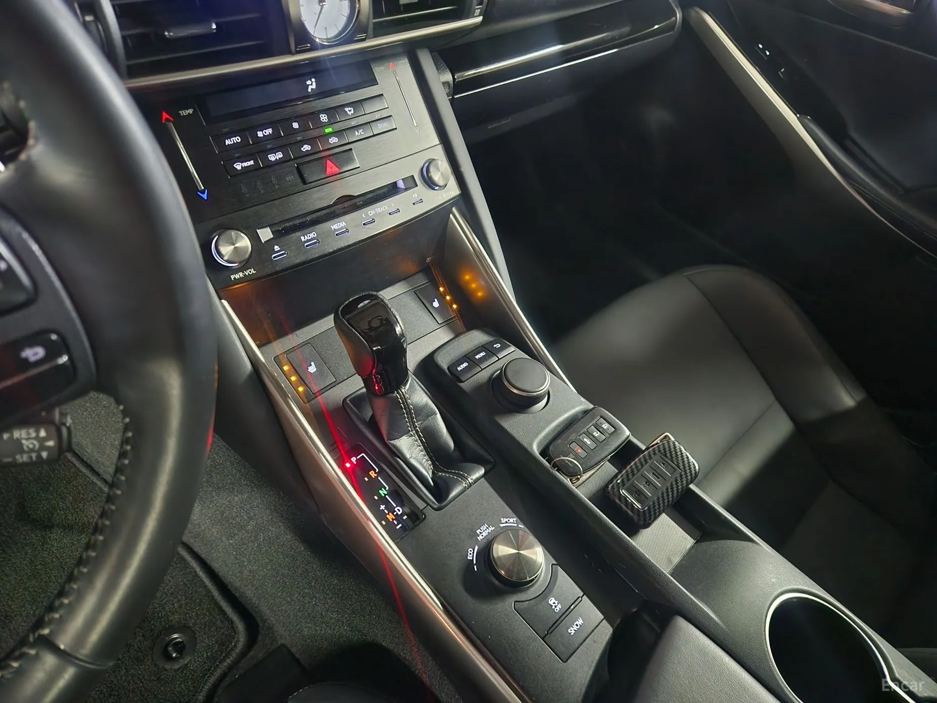 Lexus New IS300 превью 12