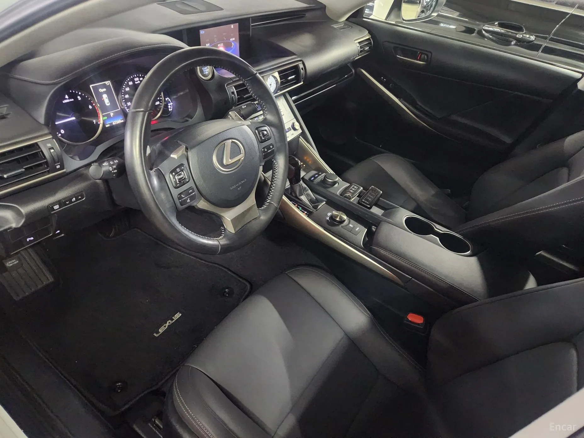 Lexus New IS300 превью 13
