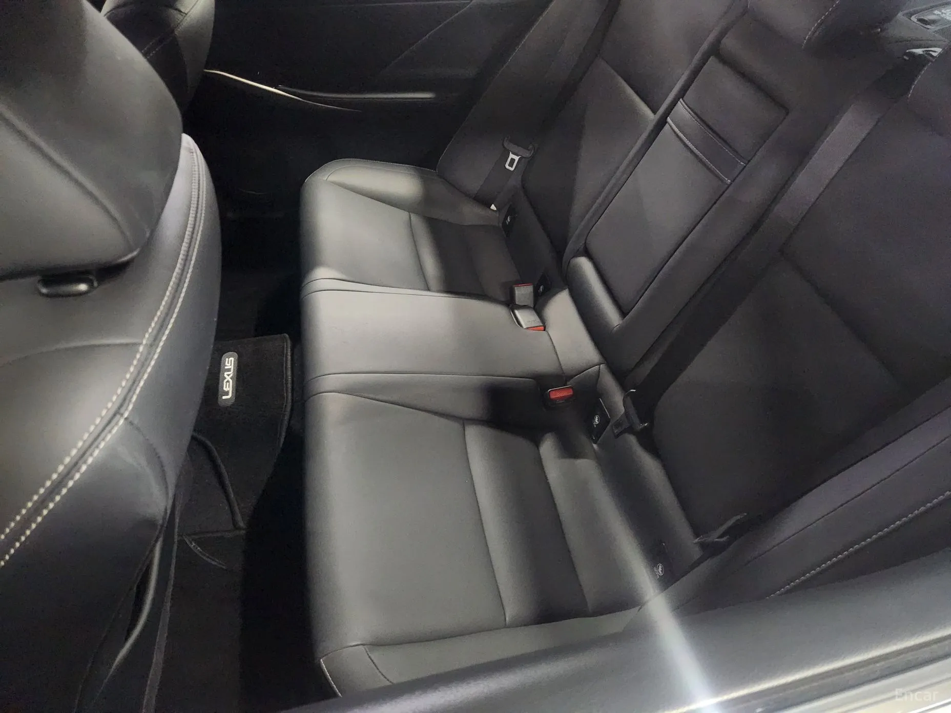 Lexus New IS300 превью 14