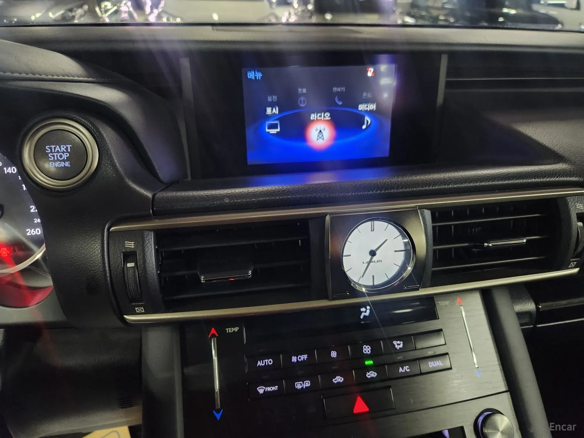 Lexus New IS300 превью 9