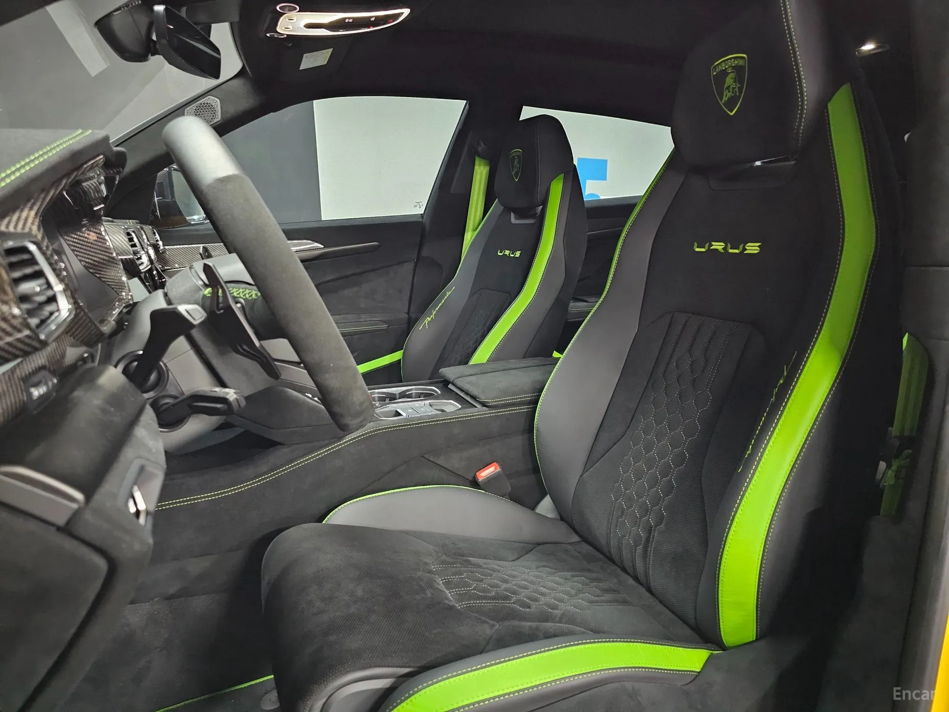 Lamborghini Urus превью 10
