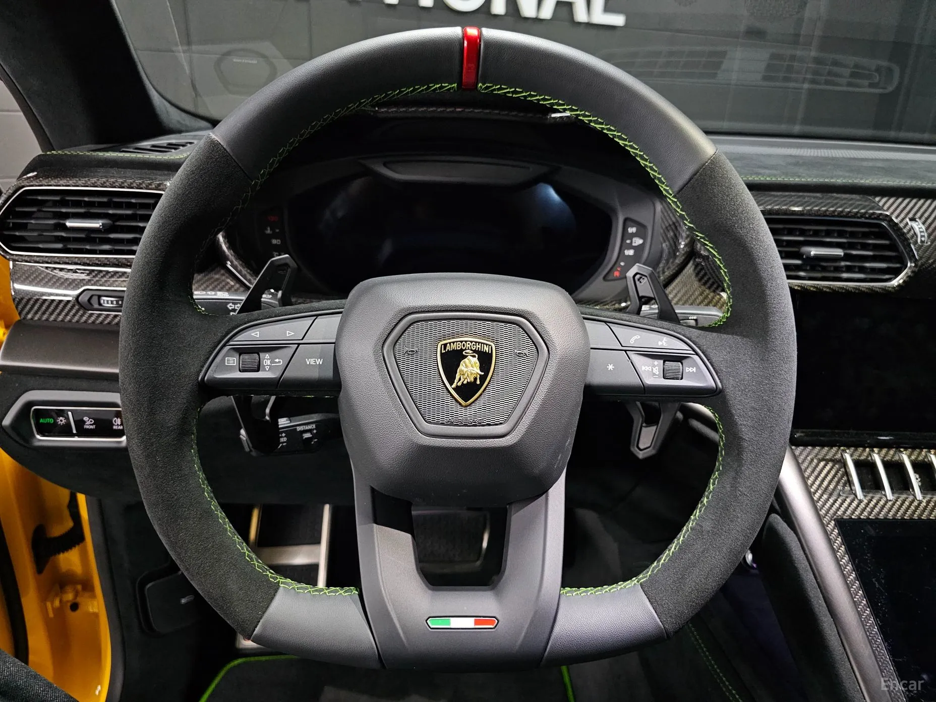 Lamborghini Urus превью 12