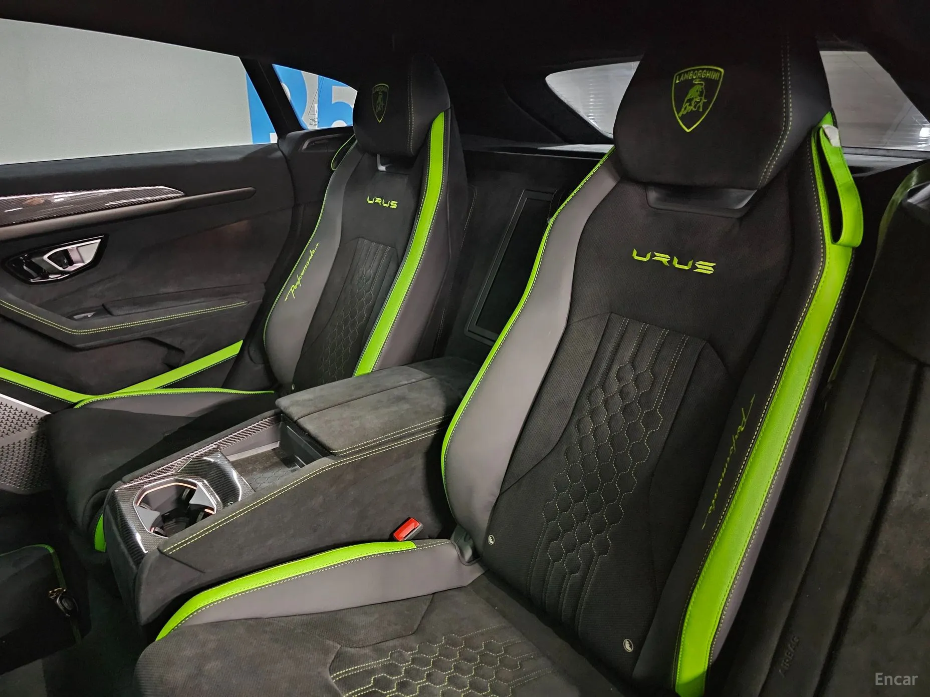 Lamborghini Urus превью 17