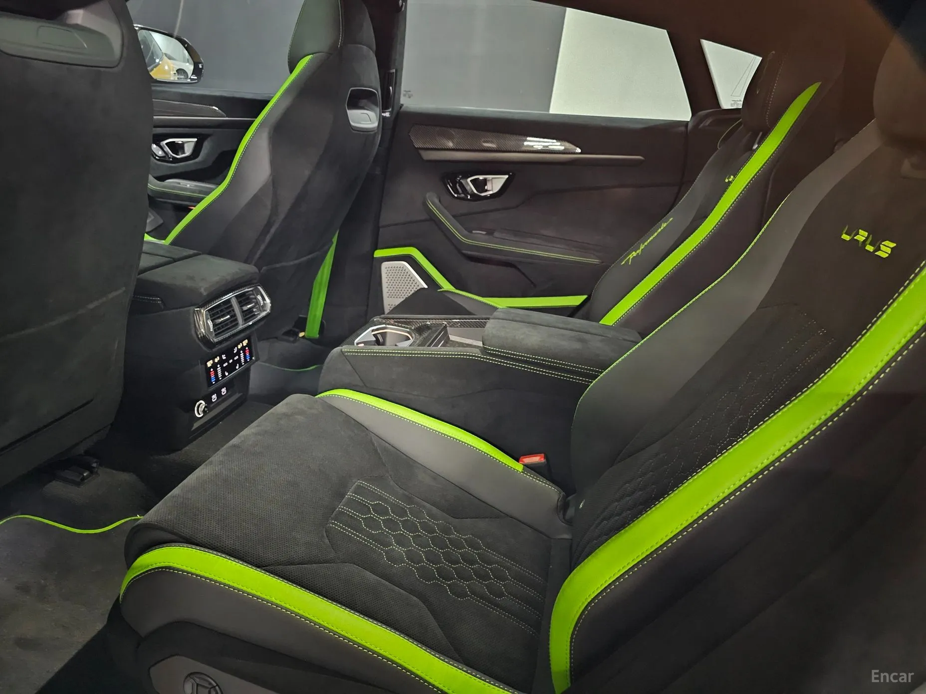 Lamborghini Urus превью 18