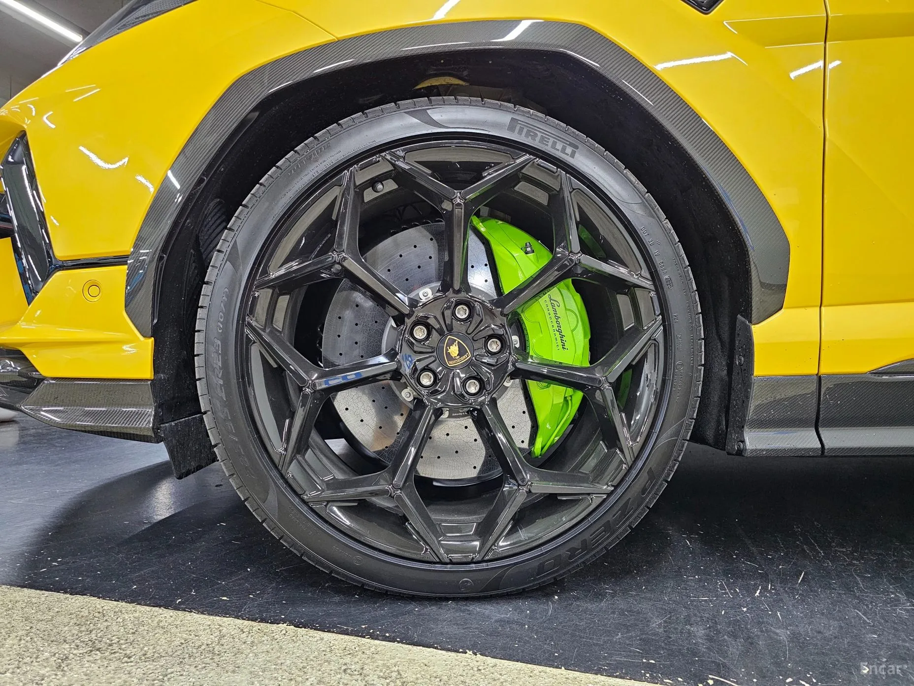 Lamborghini Urus превью 6