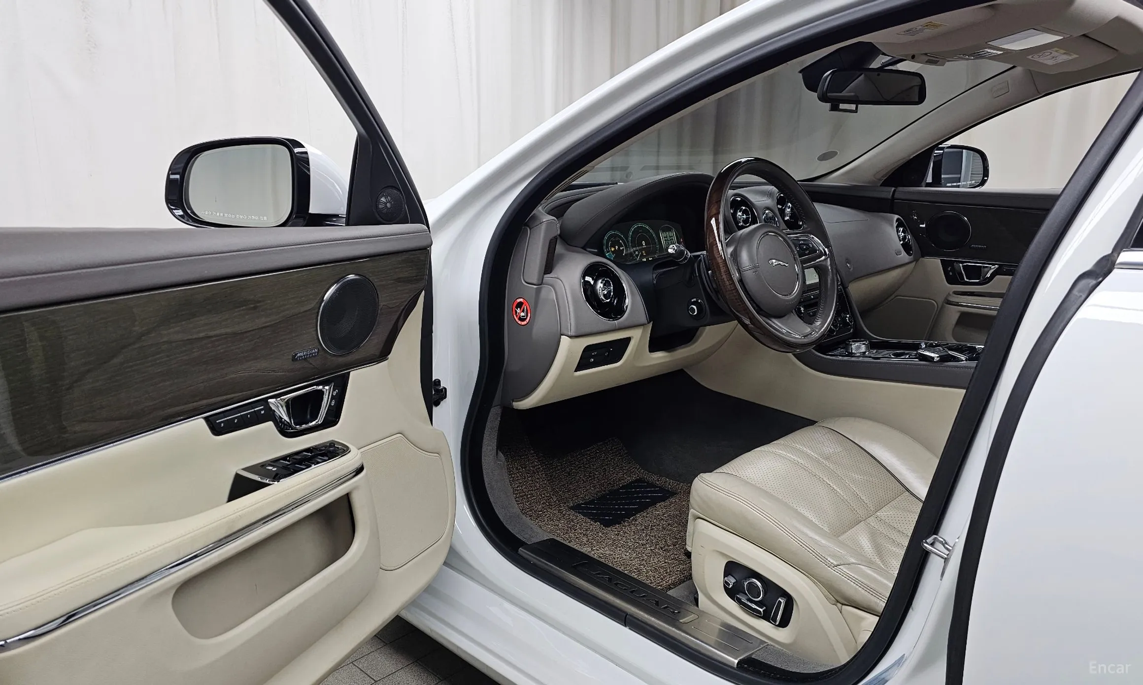 Jaguar All New XJ превью 10