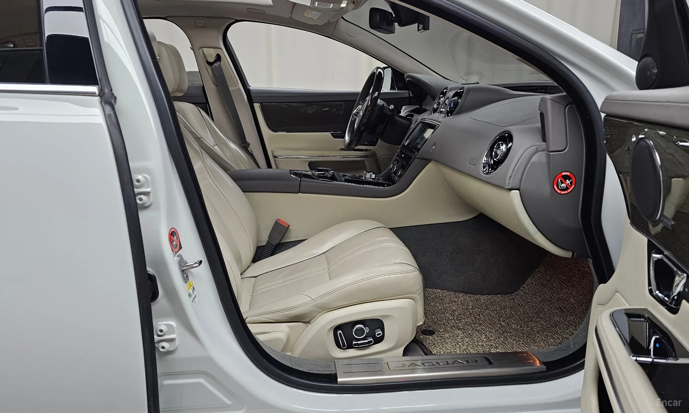 Jaguar All New XJ превью 11