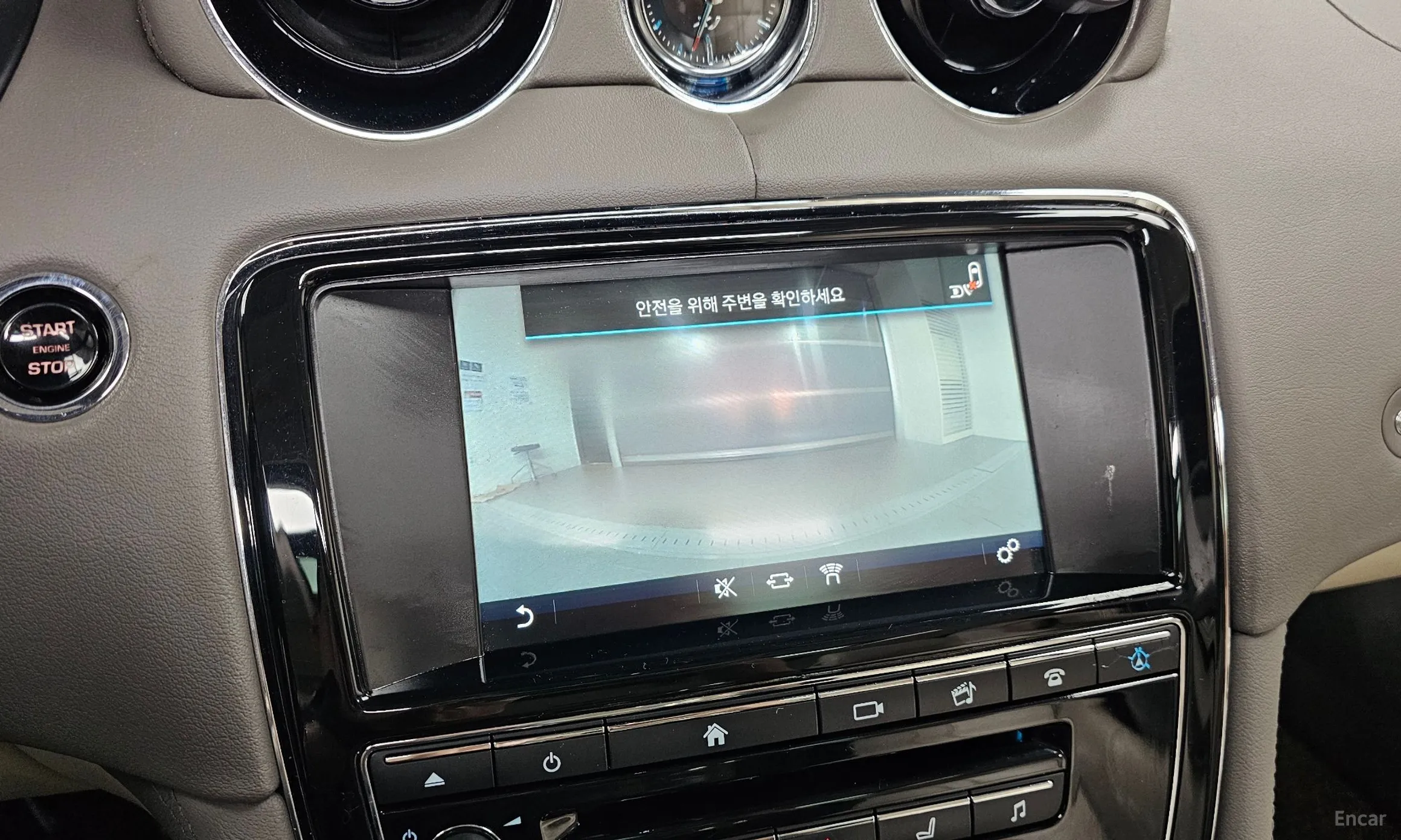 Jaguar All New XJ превью 16