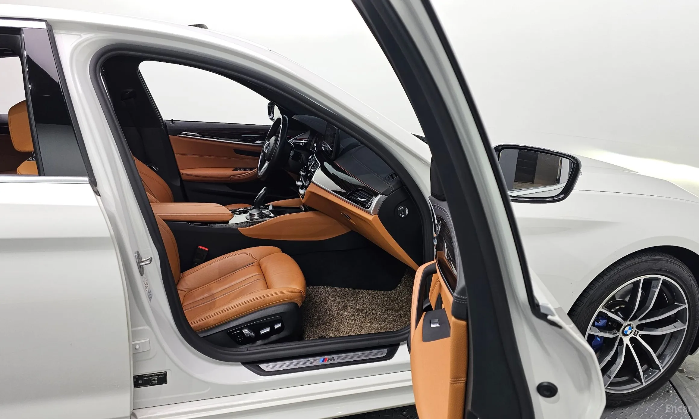 BMW 5 Series (G30) превью 11