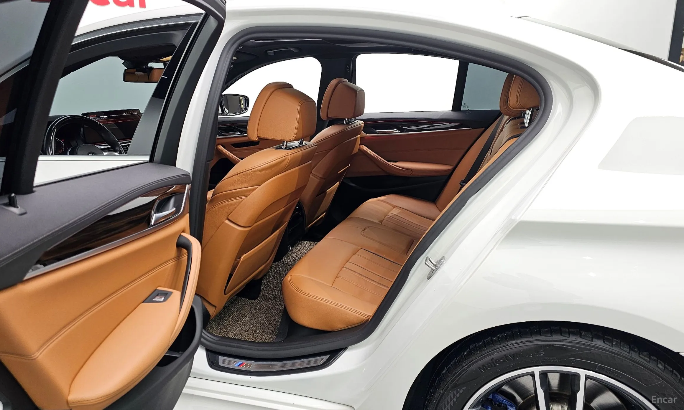 BMW 5 Series (G30) превью 12
