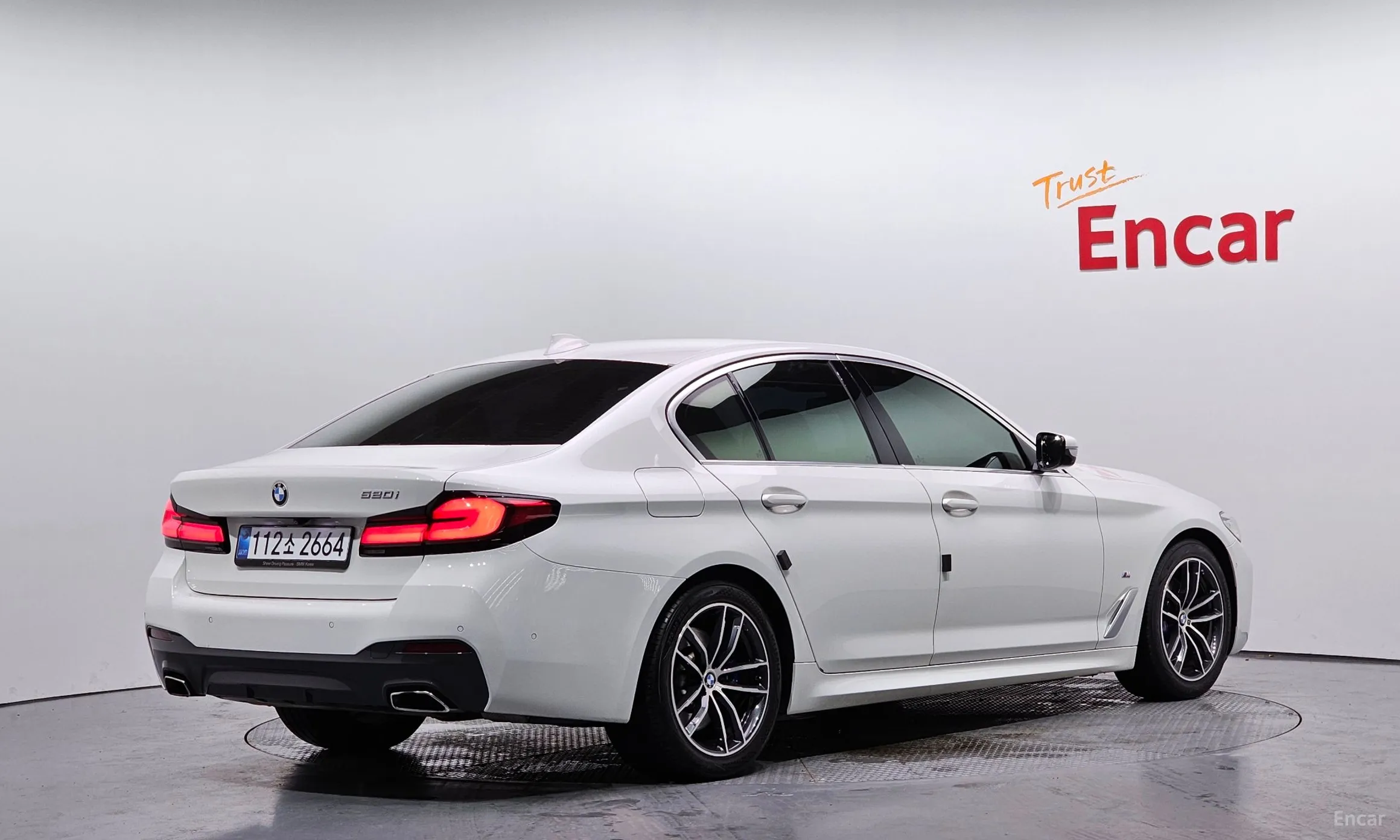 BMW 5 Series (G30) превью 2