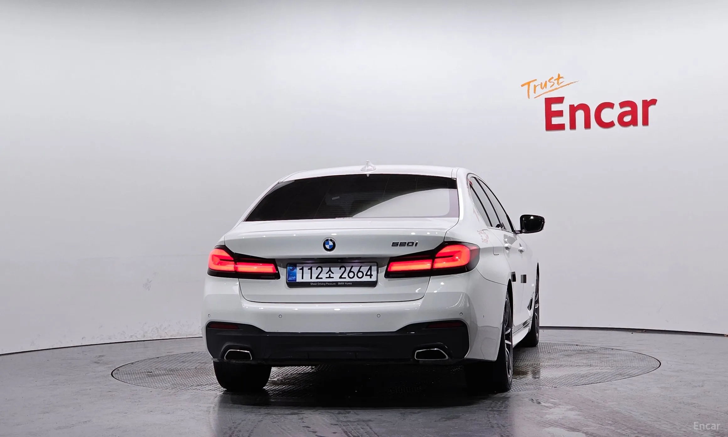 BMW 5 Series (G30) превью 4
