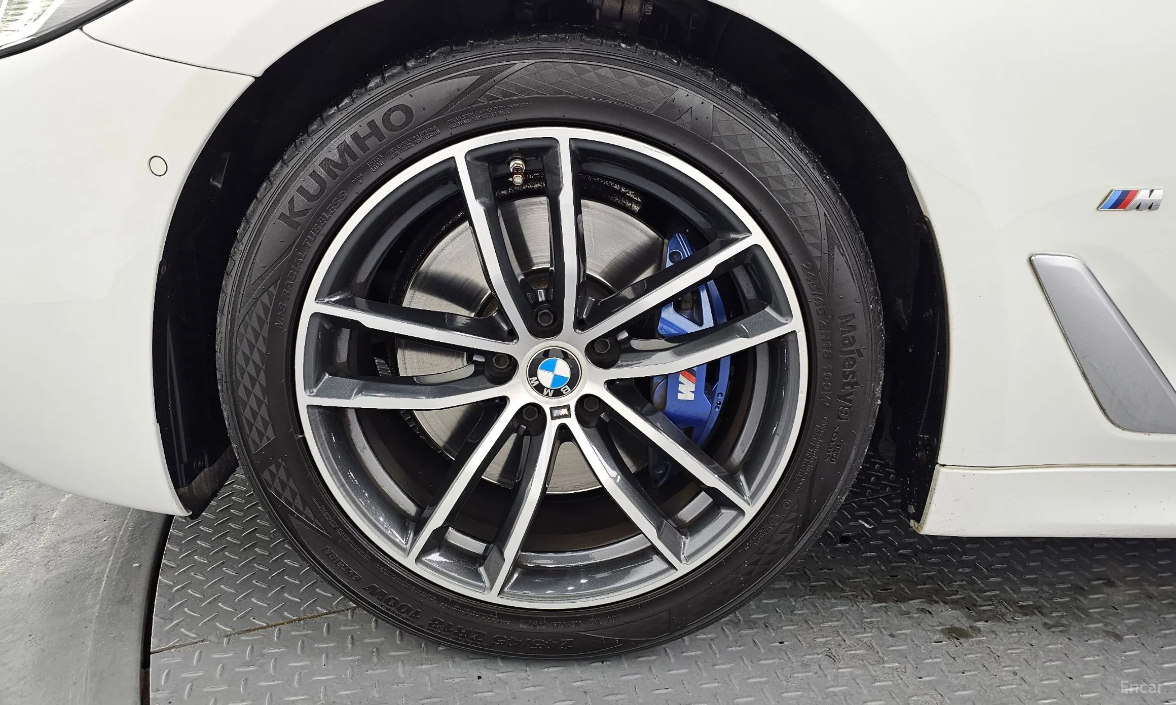 BMW 5 Series (G30) превью 5