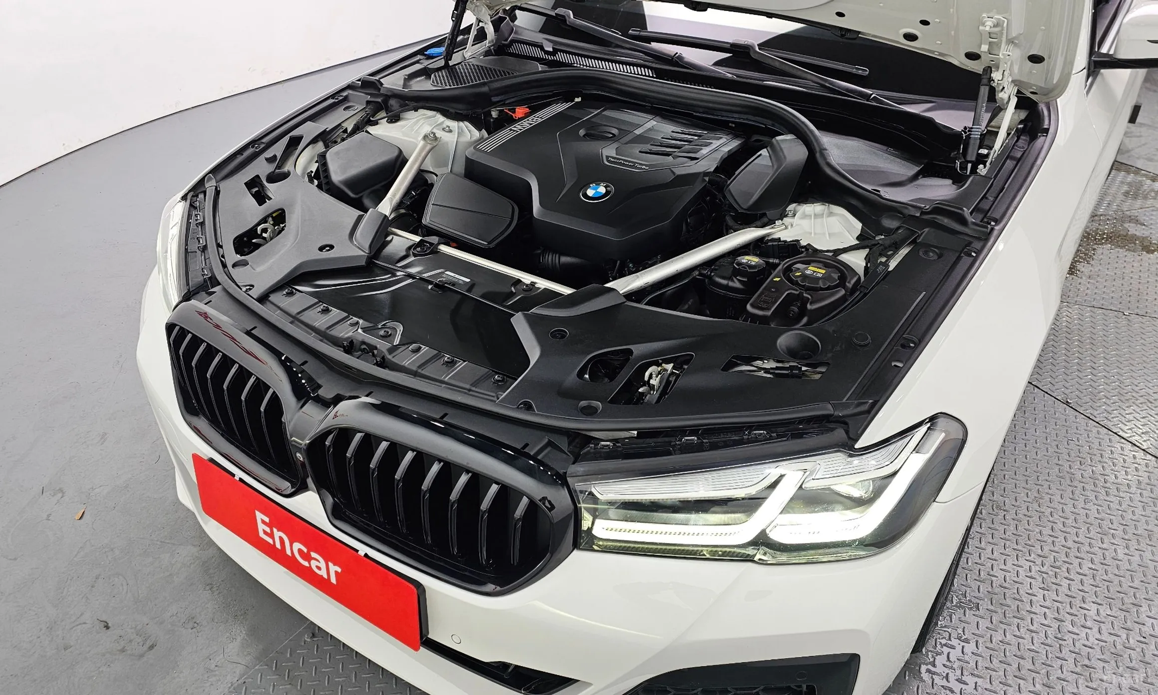 BMW 5 Series (G30) превью 6
