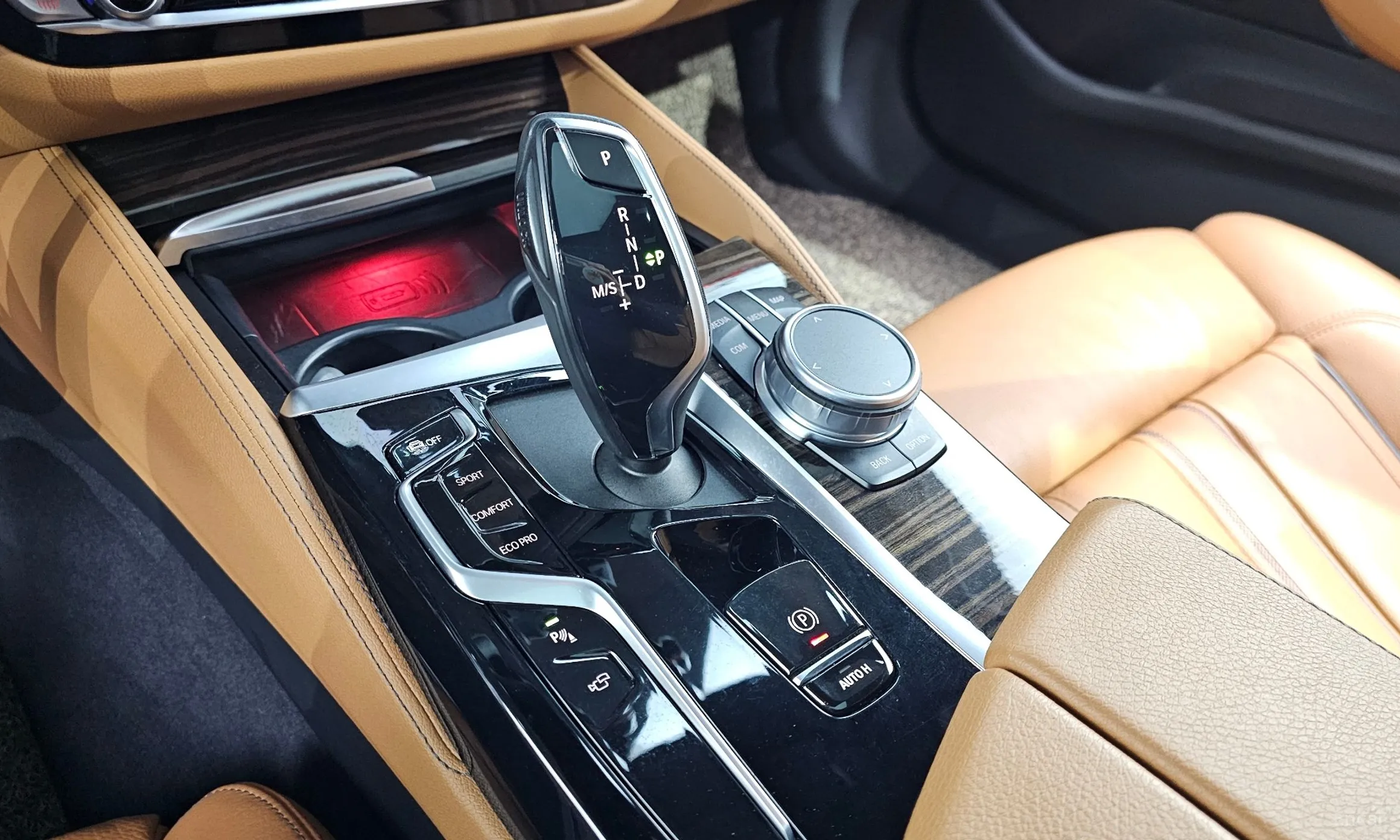 BMW 5 Series (G30) превью 9