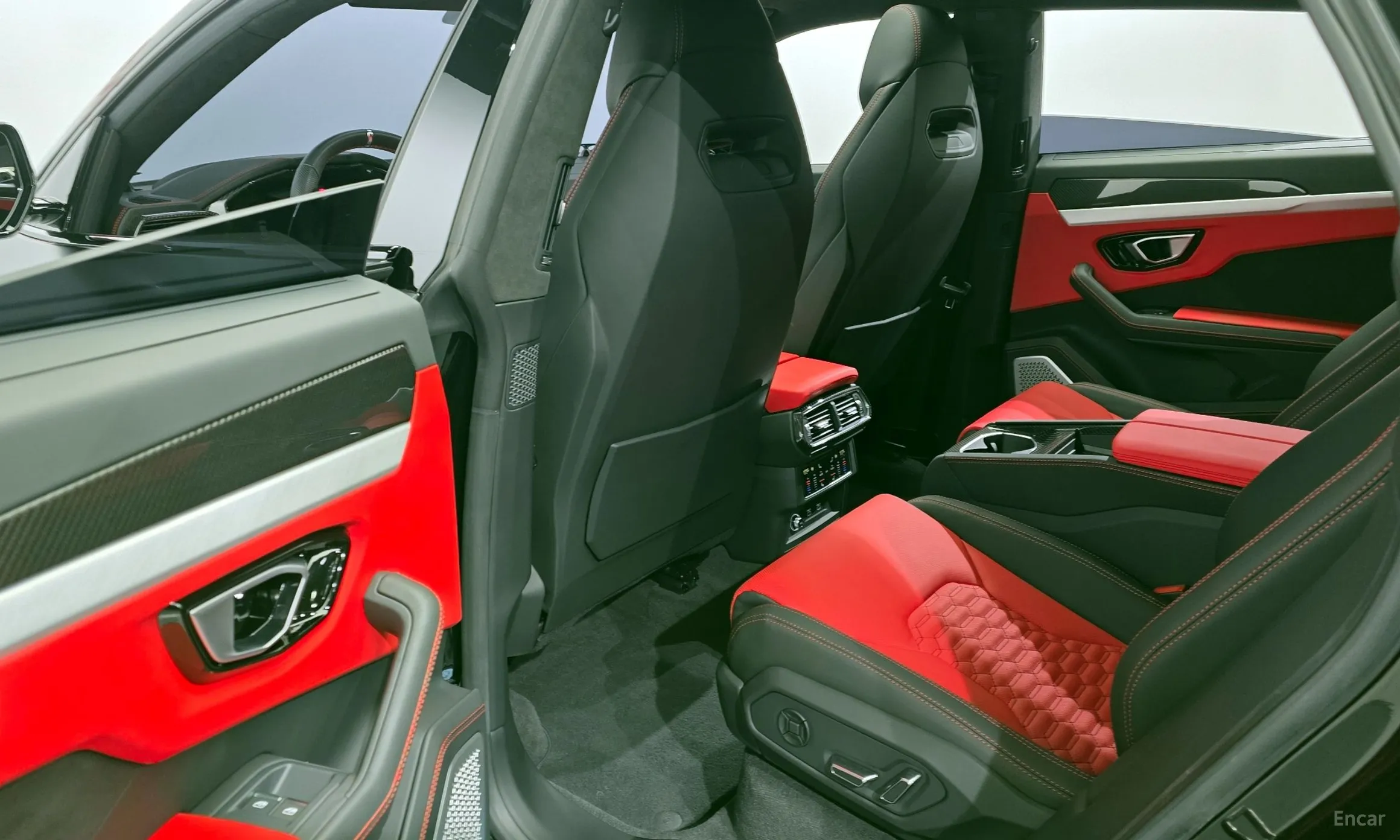 Lamborghini Urus превью 11