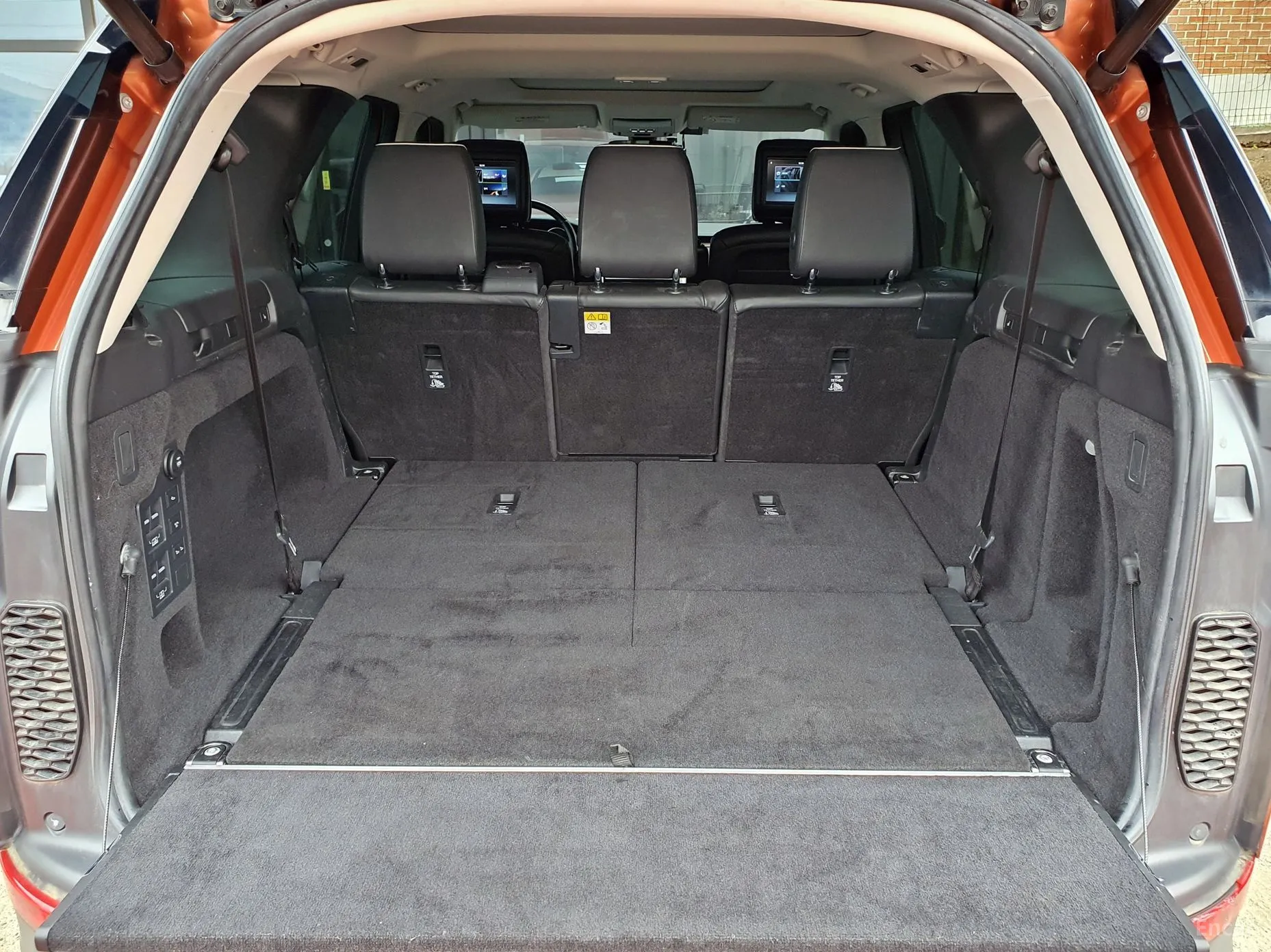 Land Rover Discovery 5 превью 11