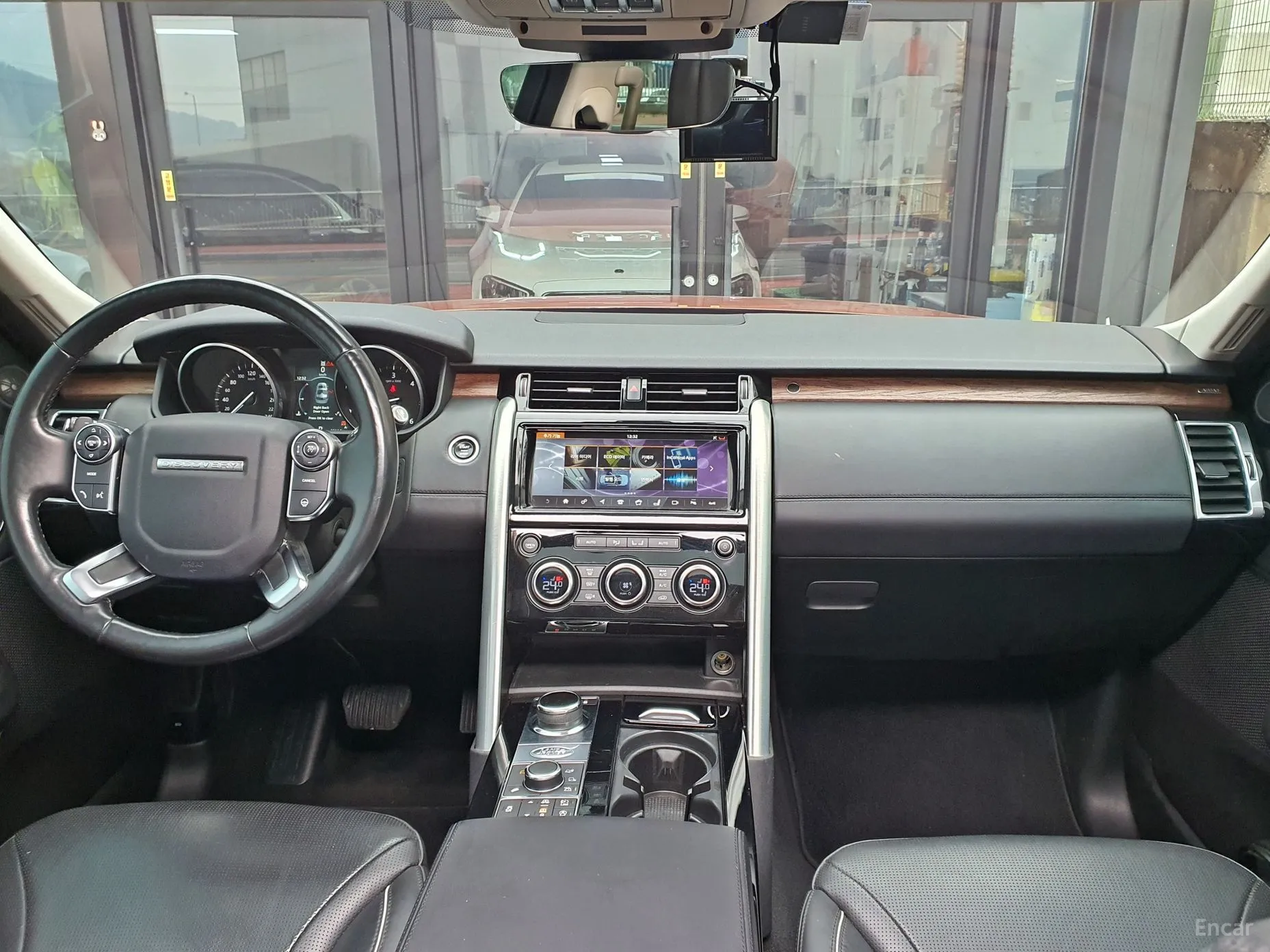 Land Rover Discovery 5 превью 5