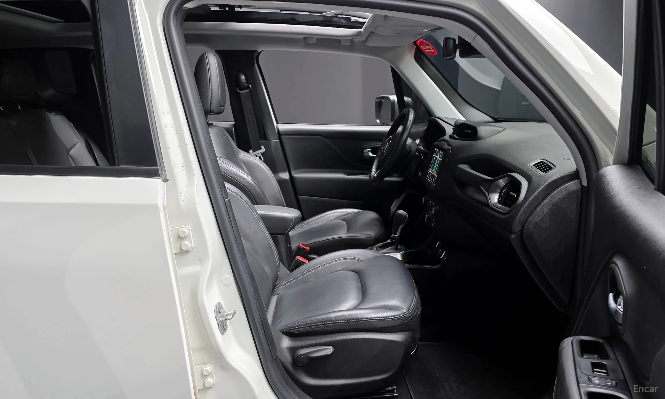 Jeep Renegade превью 10
