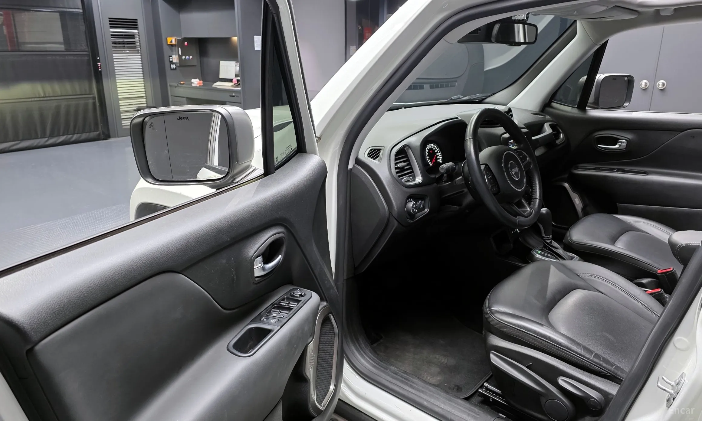 Jeep Renegade превью 11