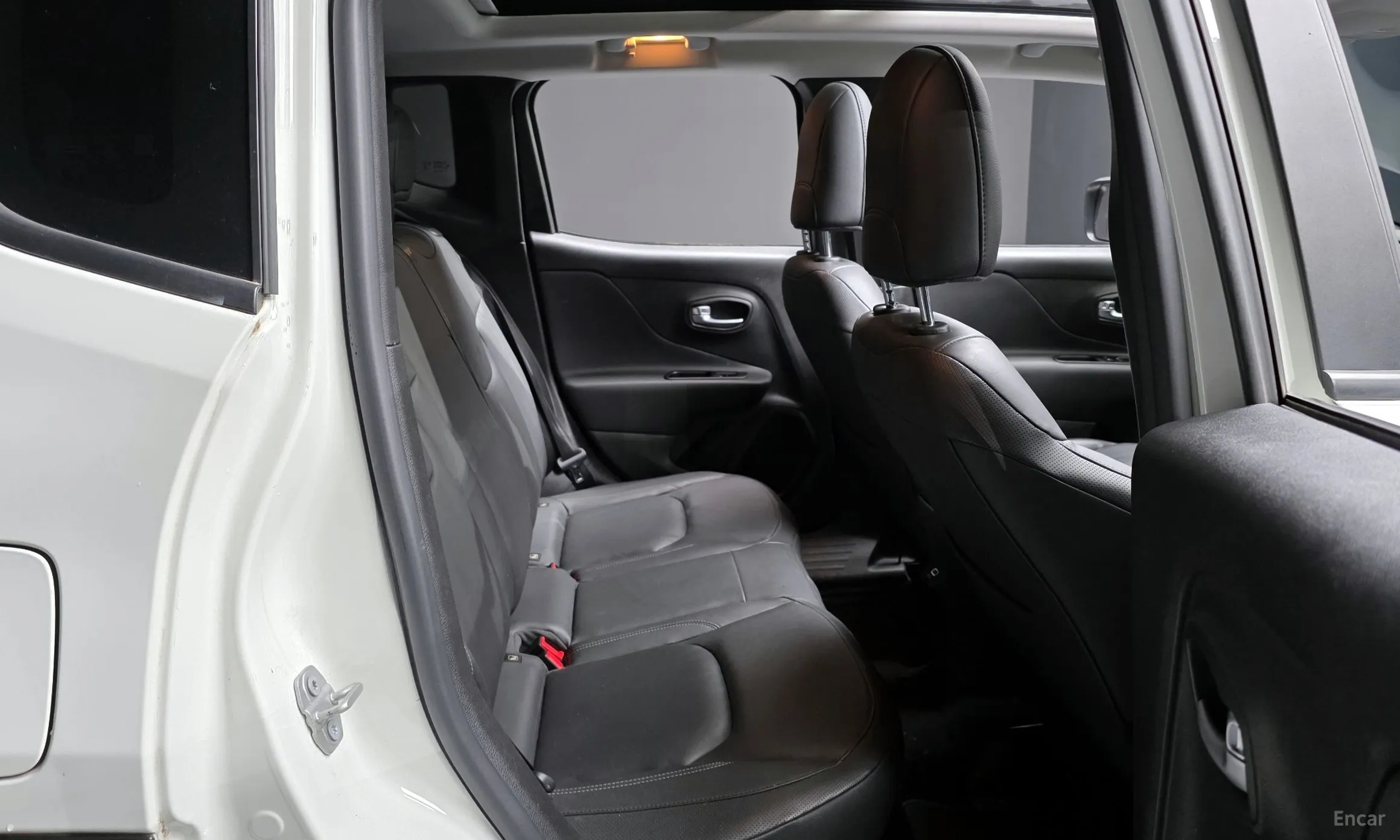 Jeep Renegade превью 12