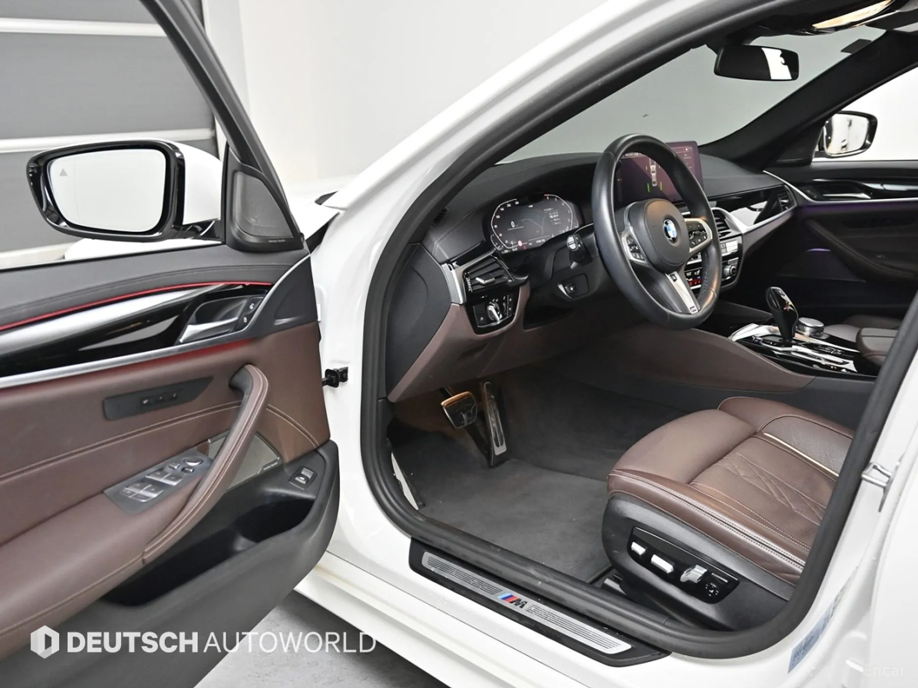 BMW 5 Series (G30) превью 11