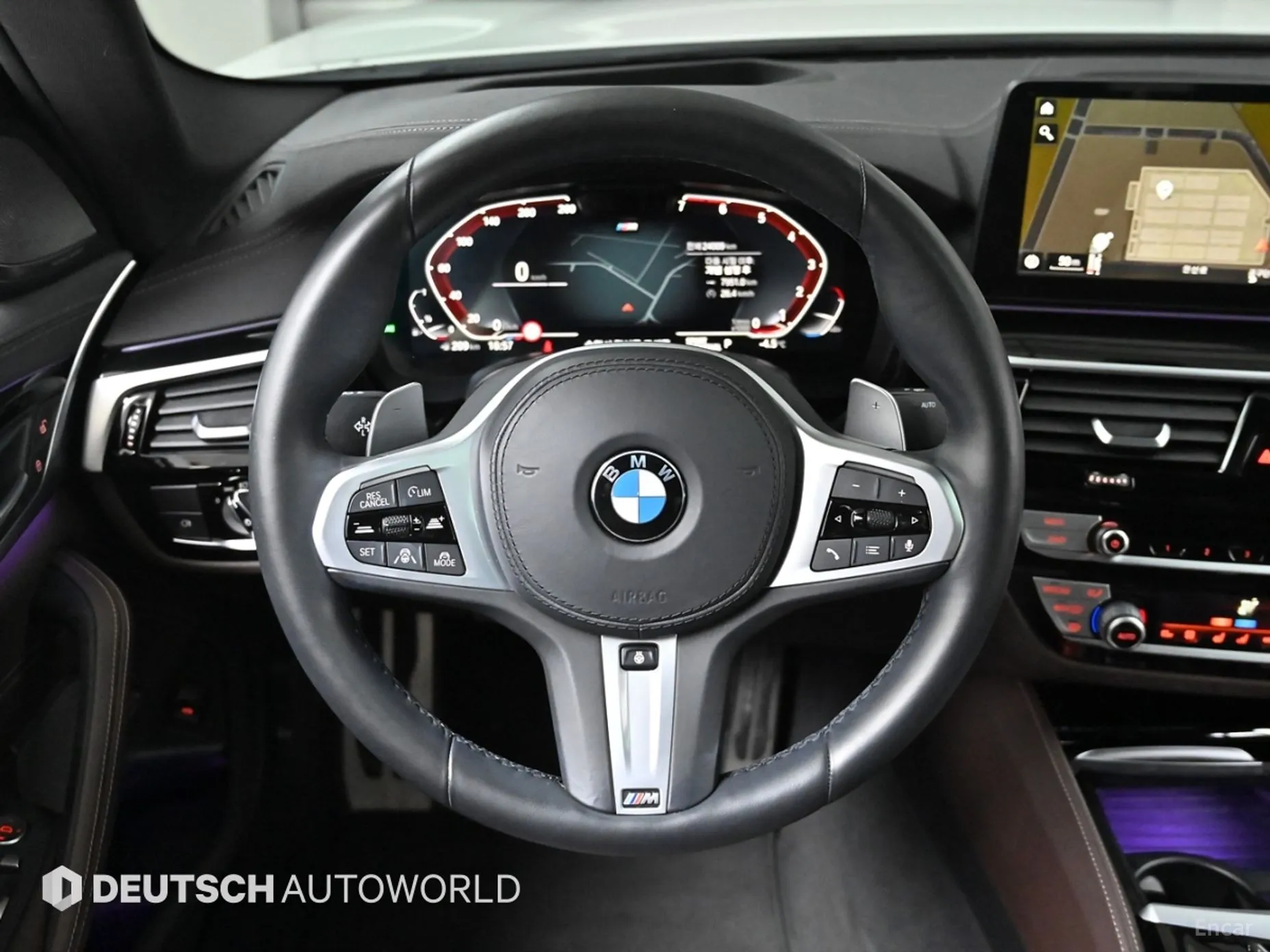 BMW 5 Series (G30) превью 13