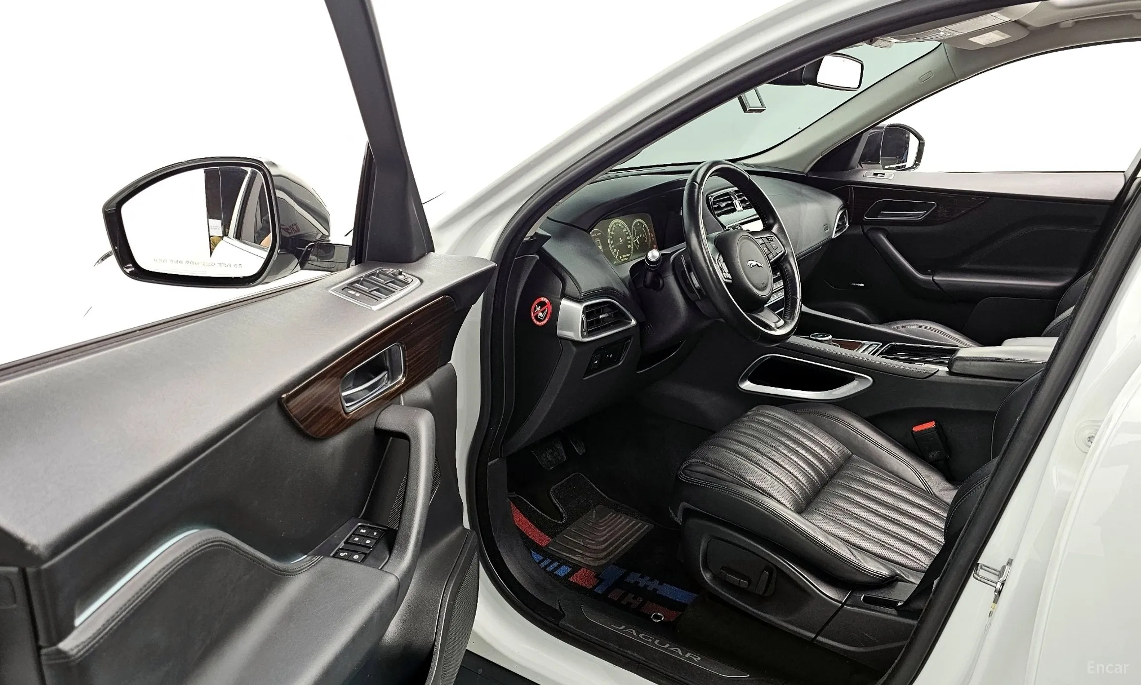 Jaguar F-PACE превью 11