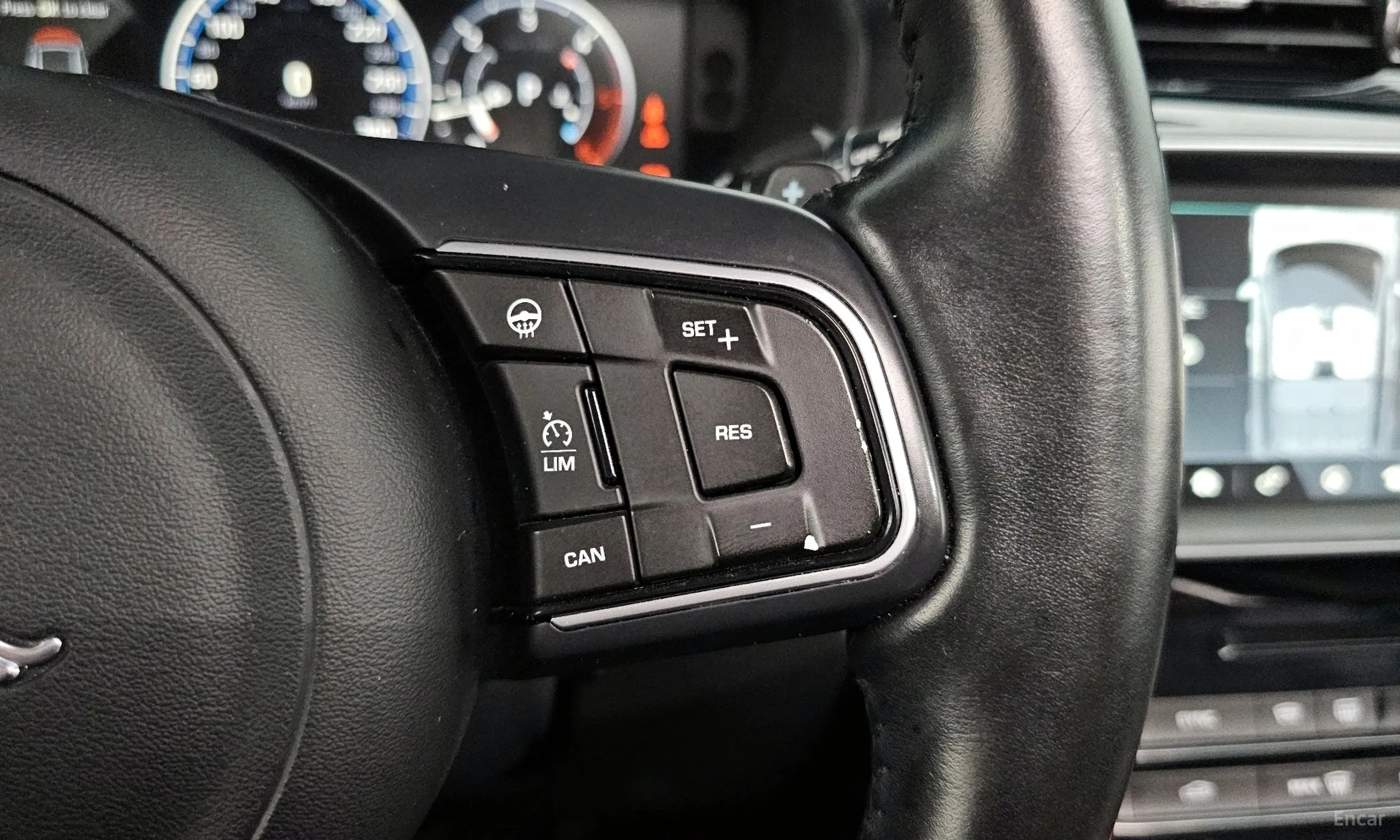 Jaguar F-PACE превью 19