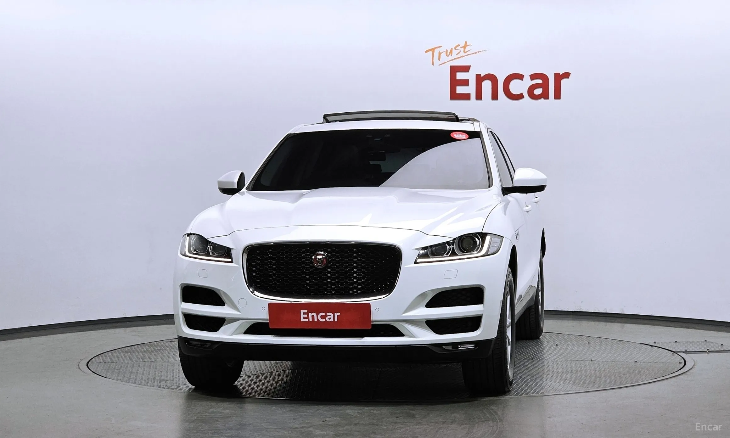 Jaguar F-PACE превью 3
