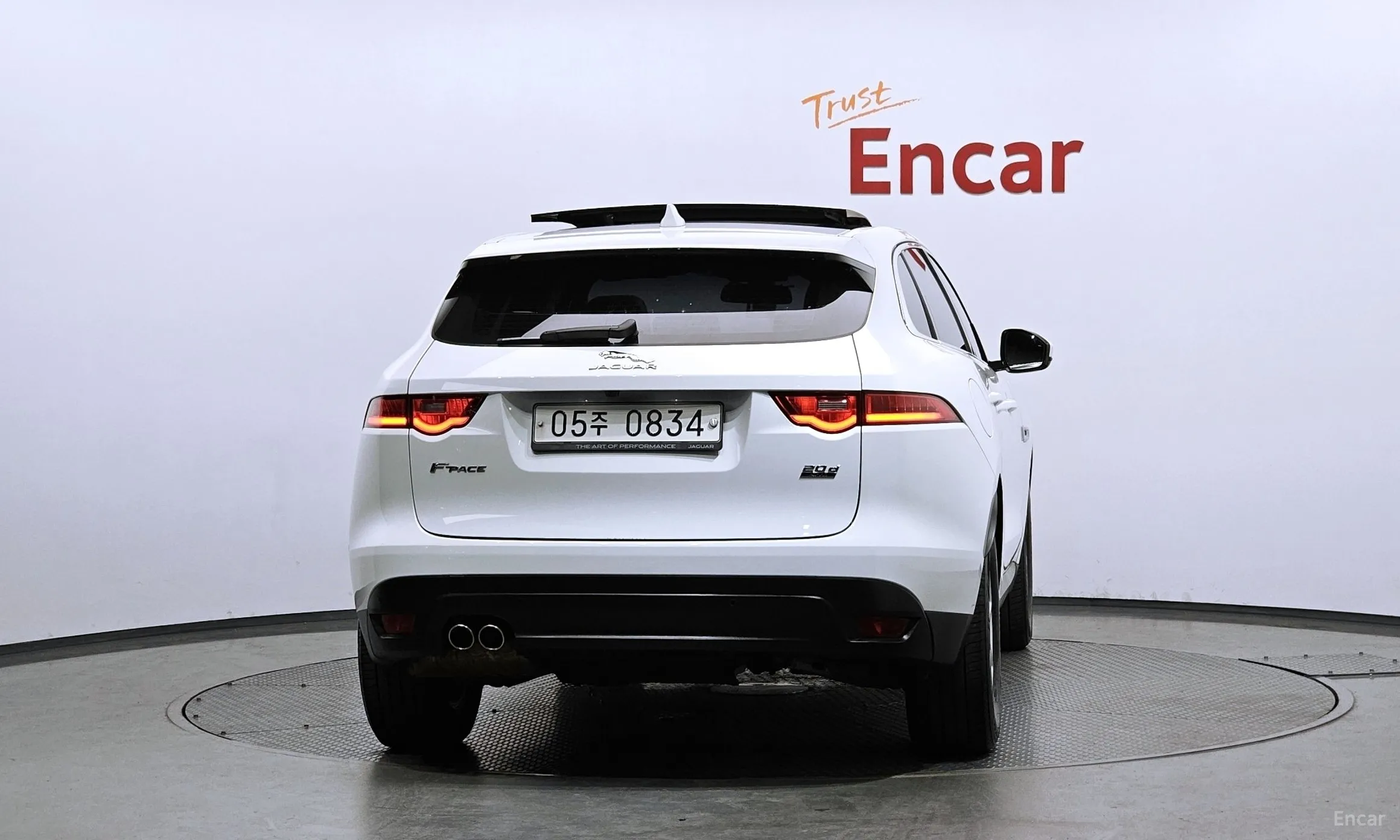 Jaguar F-PACE превью 4