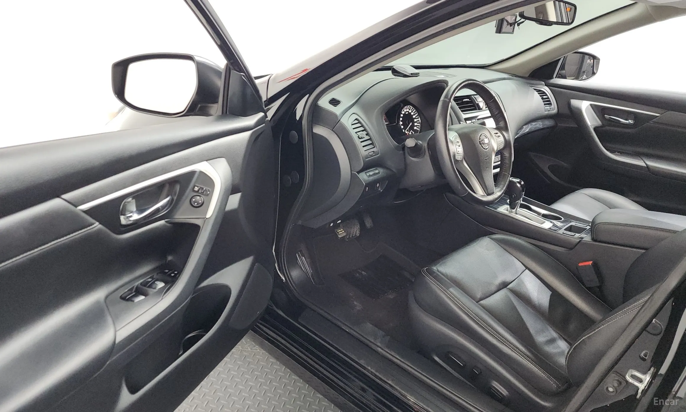 Nissan Altima превью 10