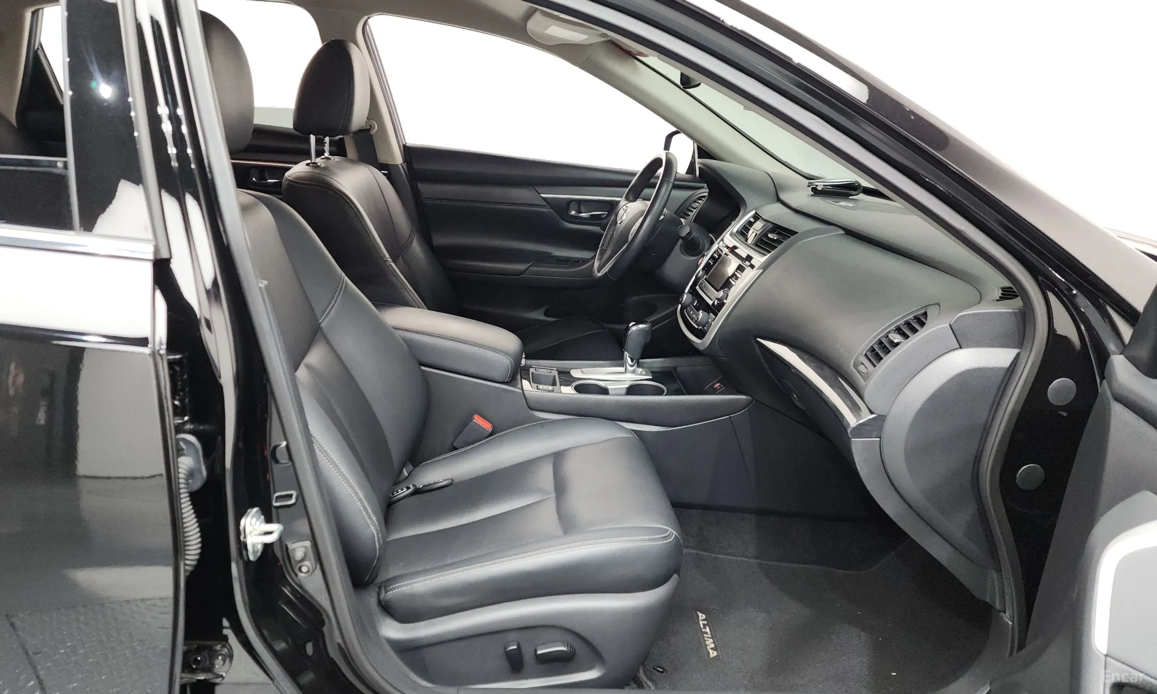 Nissan Altima превью 11
