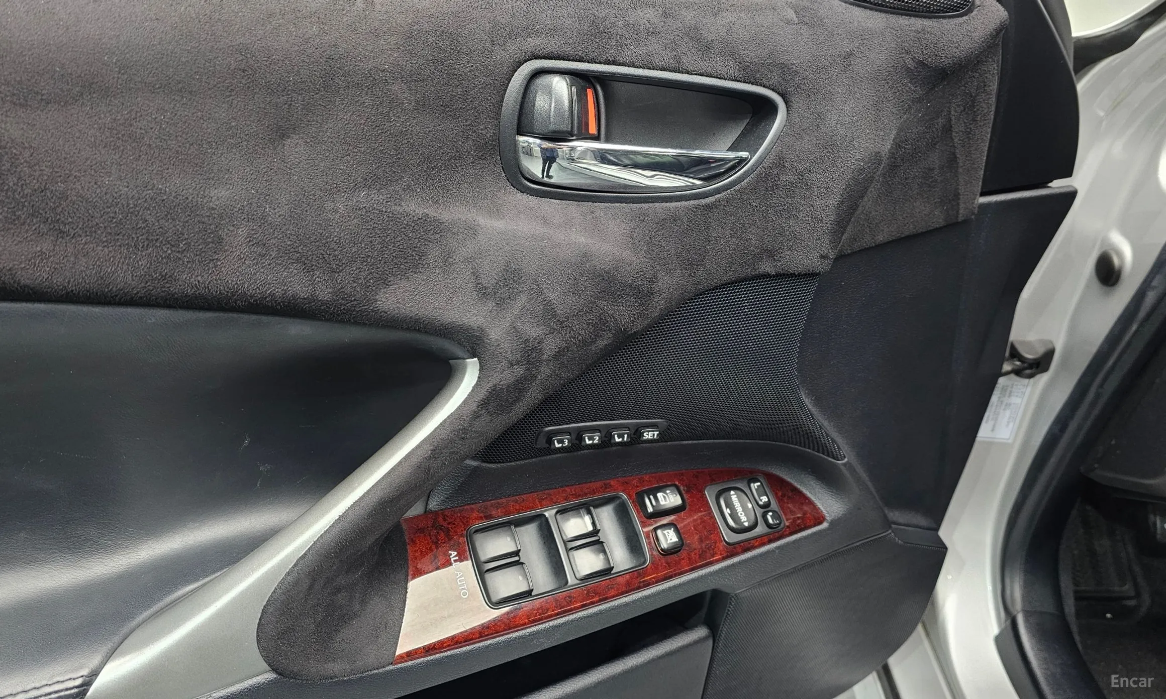 Lexus IS250 превью 16