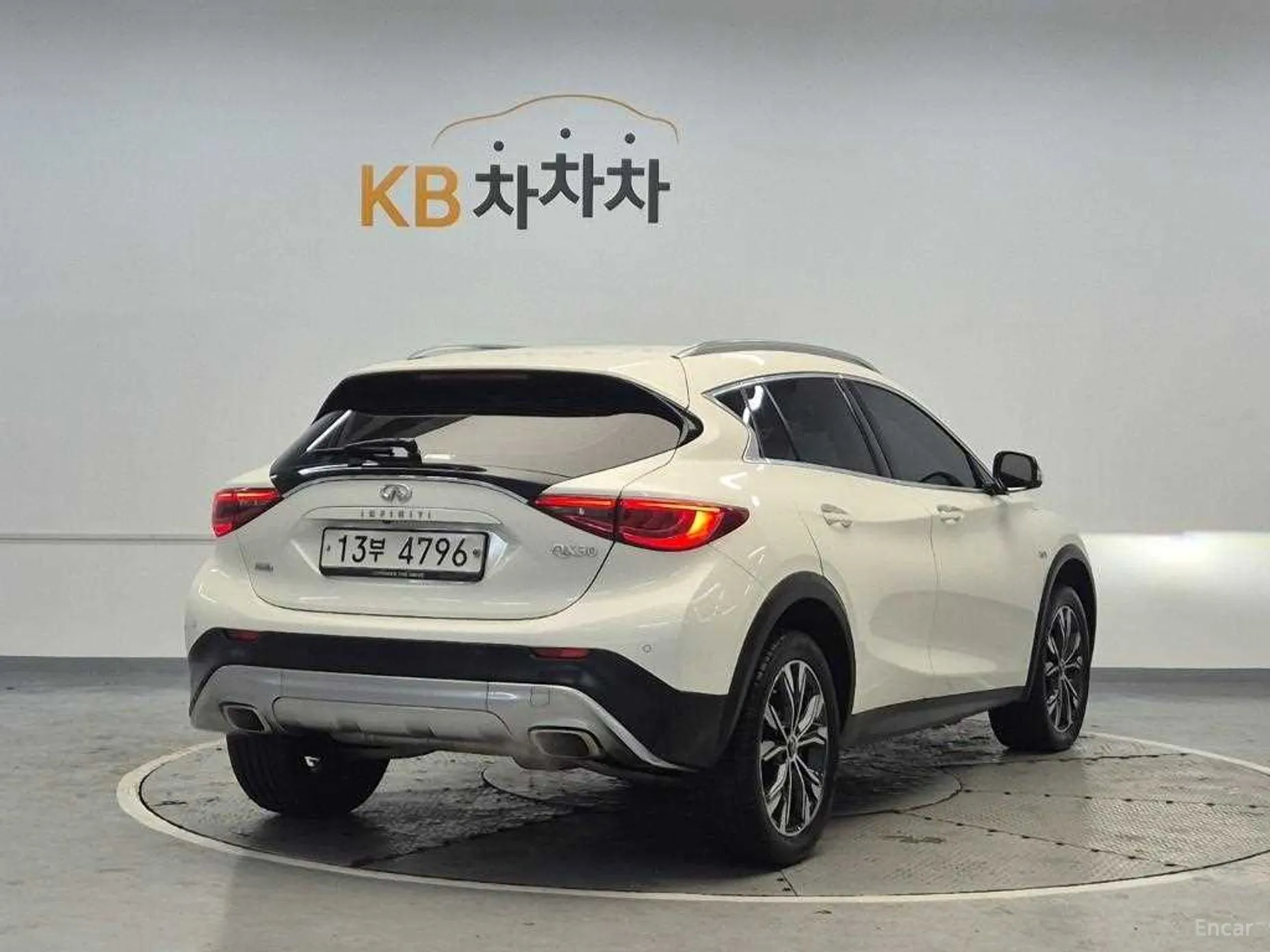 Infiniti QX30 превью 3