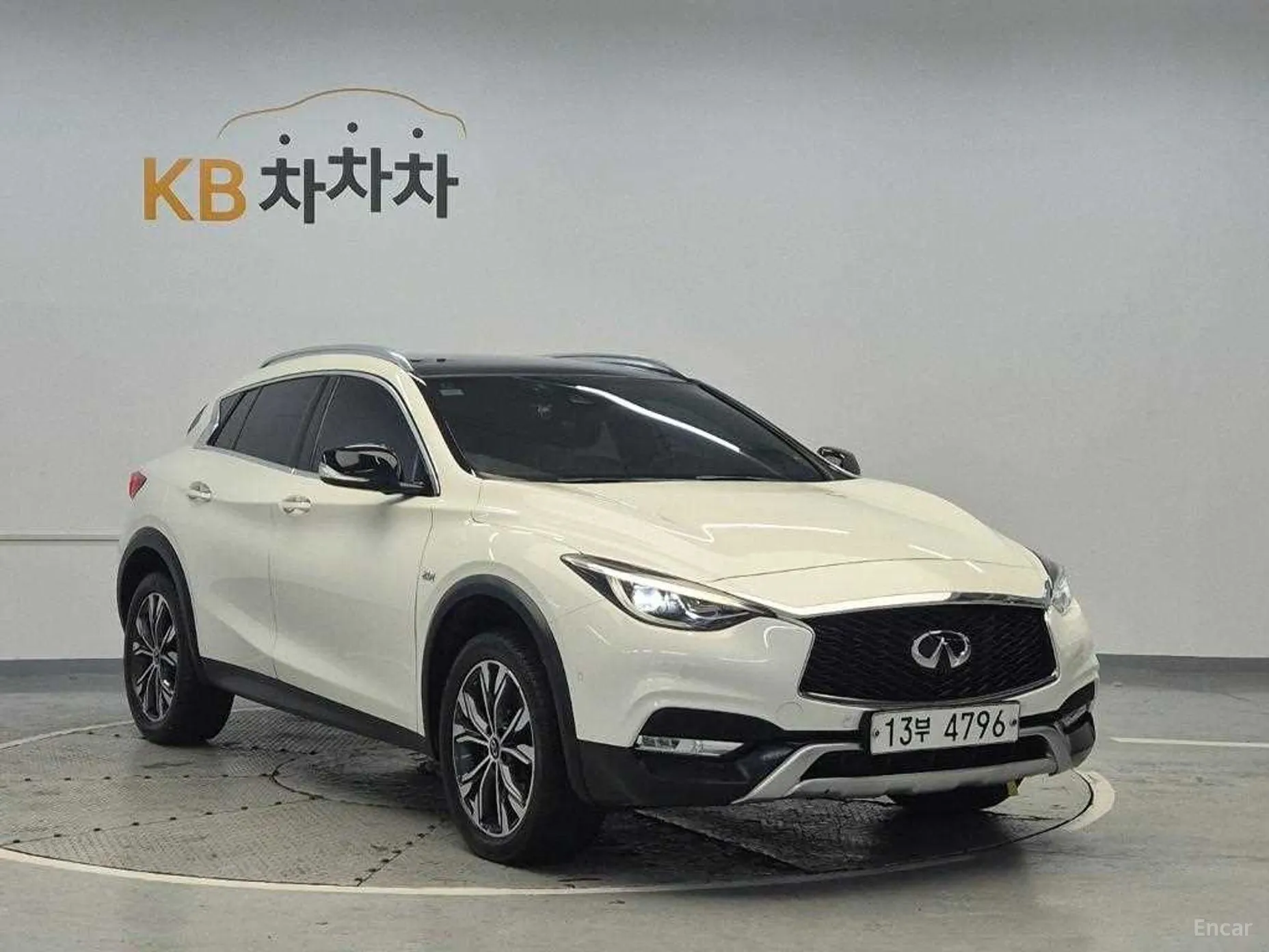Infiniti QX30 превью 4