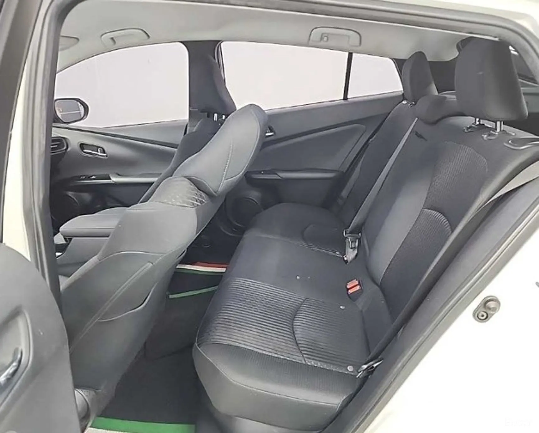 Toyota Prius 4th Generation превью 12