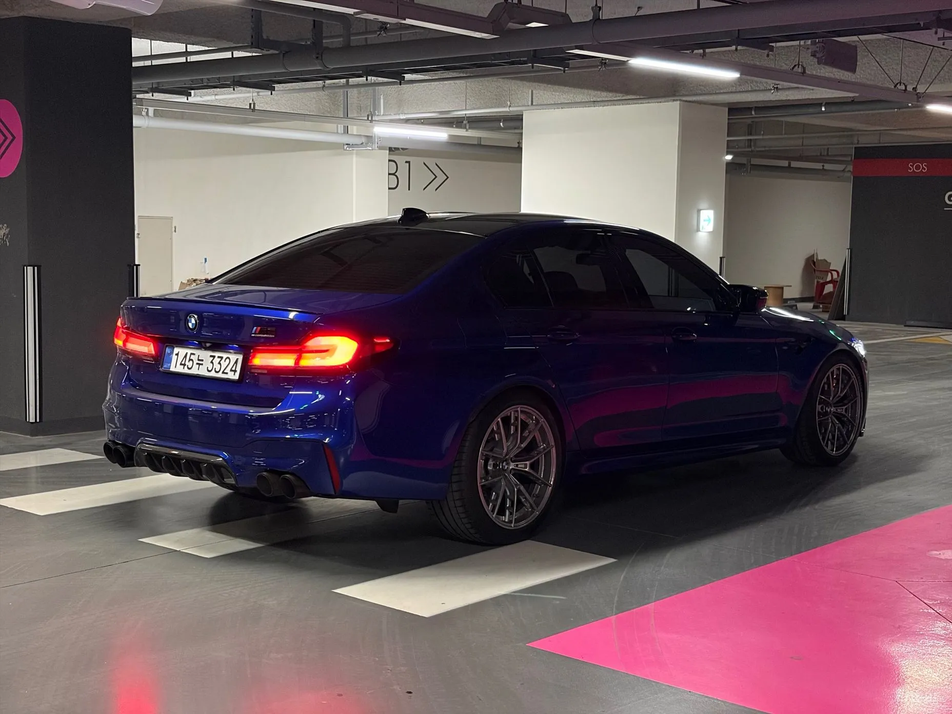 BMW M5 (F90) превью 15