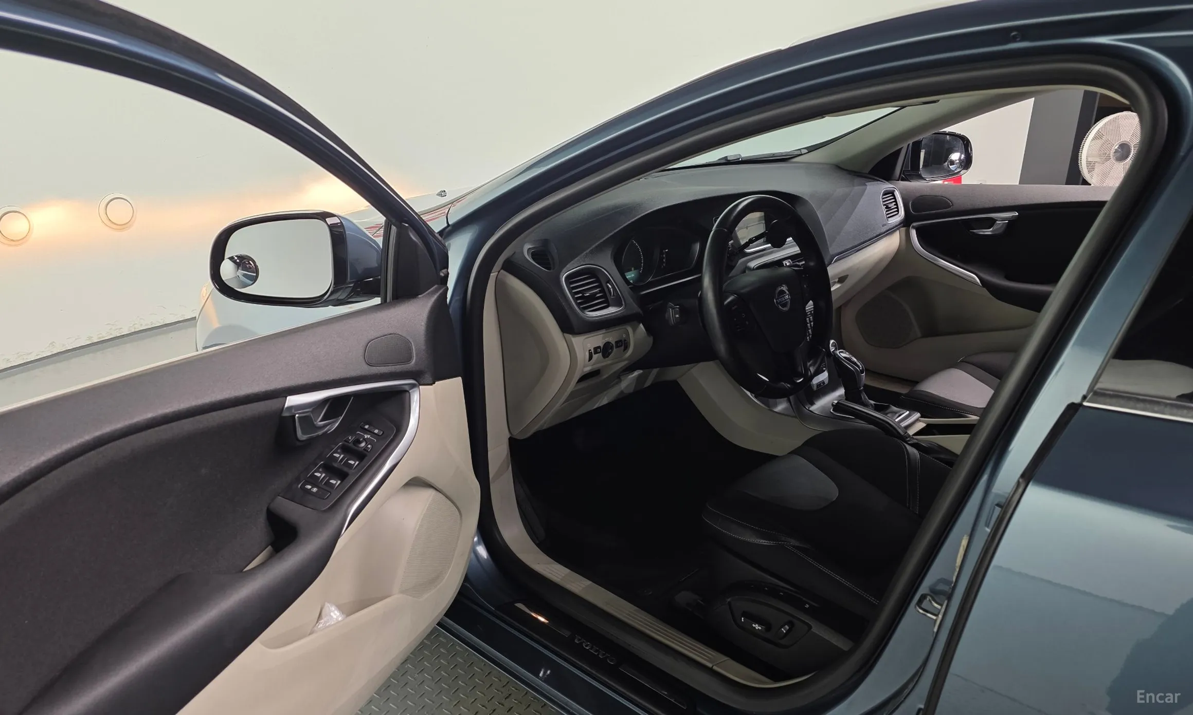 Volvo V40 превью 11