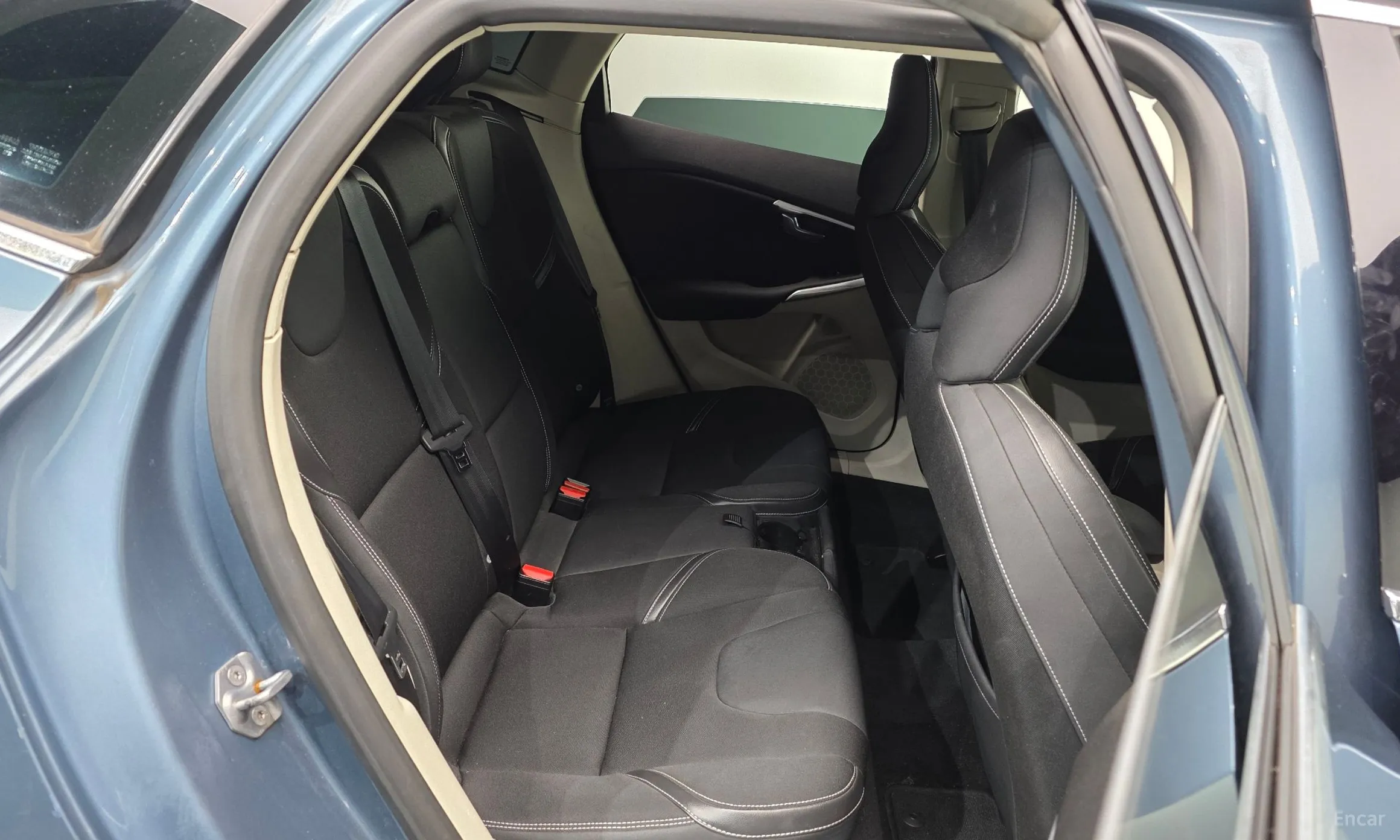 Volvo V40 превью 12