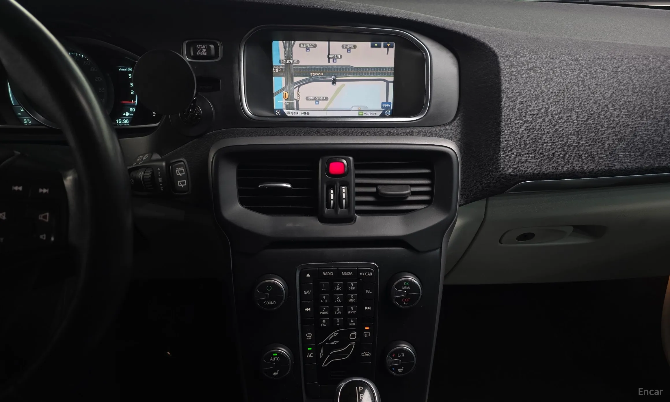 Volvo V40 превью 14