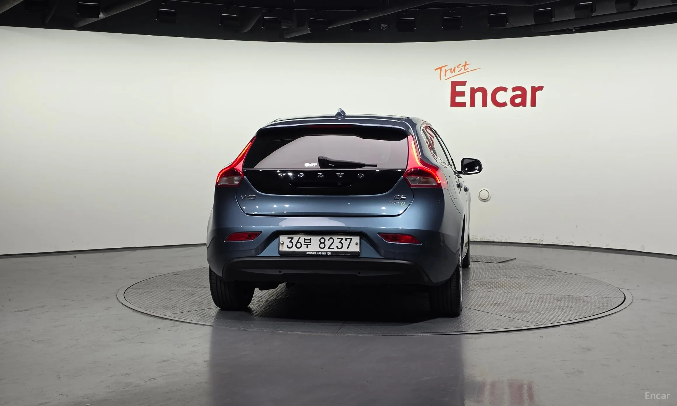 Volvo V40 превью 4