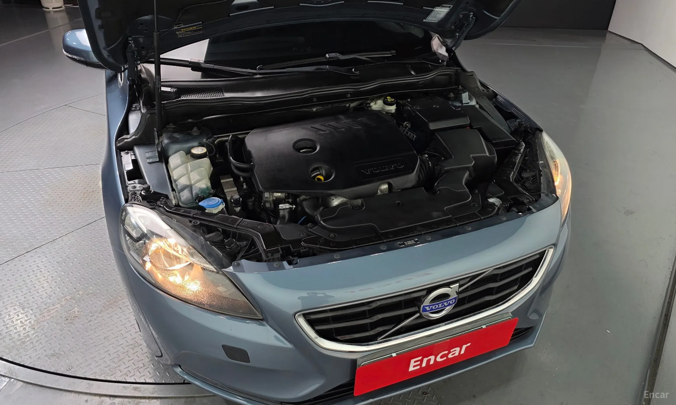 Volvo V40 превью 6
