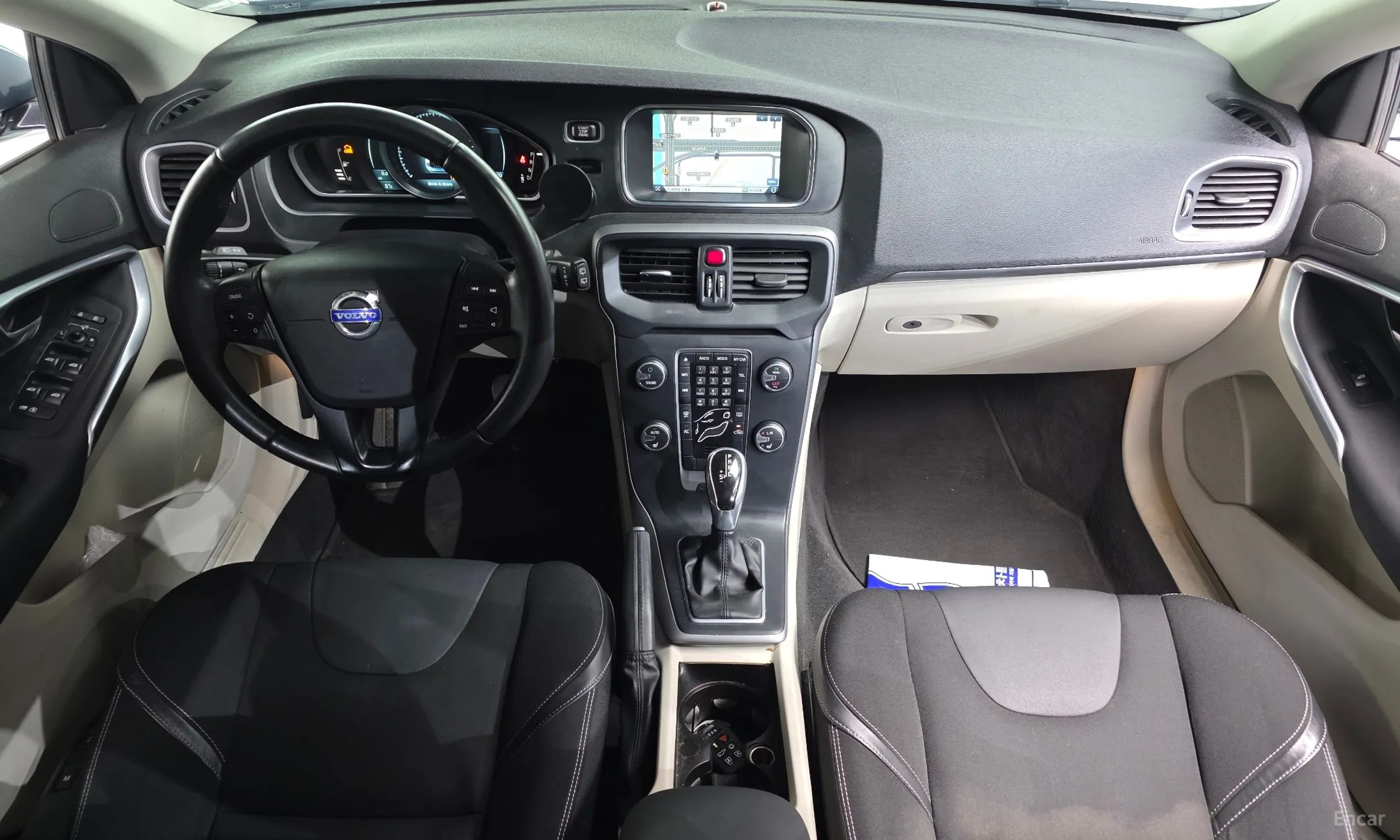 Volvo V40 превью 7